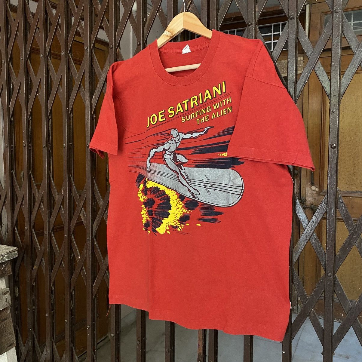 Marvel Comics Vintage 1988 Joe Satriani Surfing with the Alien T shirt Size US L / EU 52-54 / 3 - 2 Thumbnail