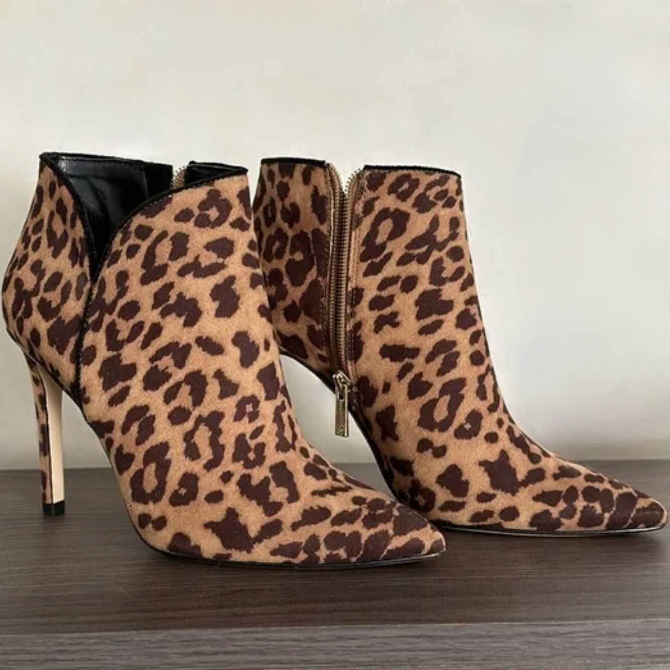 Jessica Simpson Jessica Simpson Faux Suede Leopard Ankle Booties Size 7.5 Size US 7.5 / IT 37.5 - 4 Thumbnail