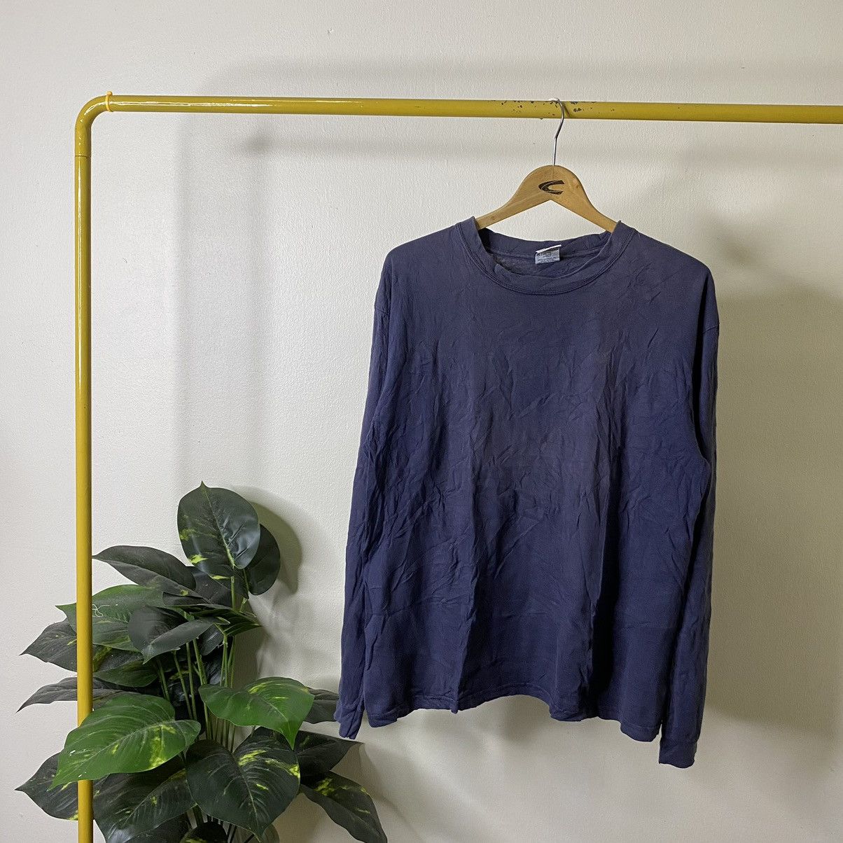 Vintage Vintage 2000s Anvil Navy Blank LS Tee Size US L / EU 52-54 / 3 - 1 Thumbnail