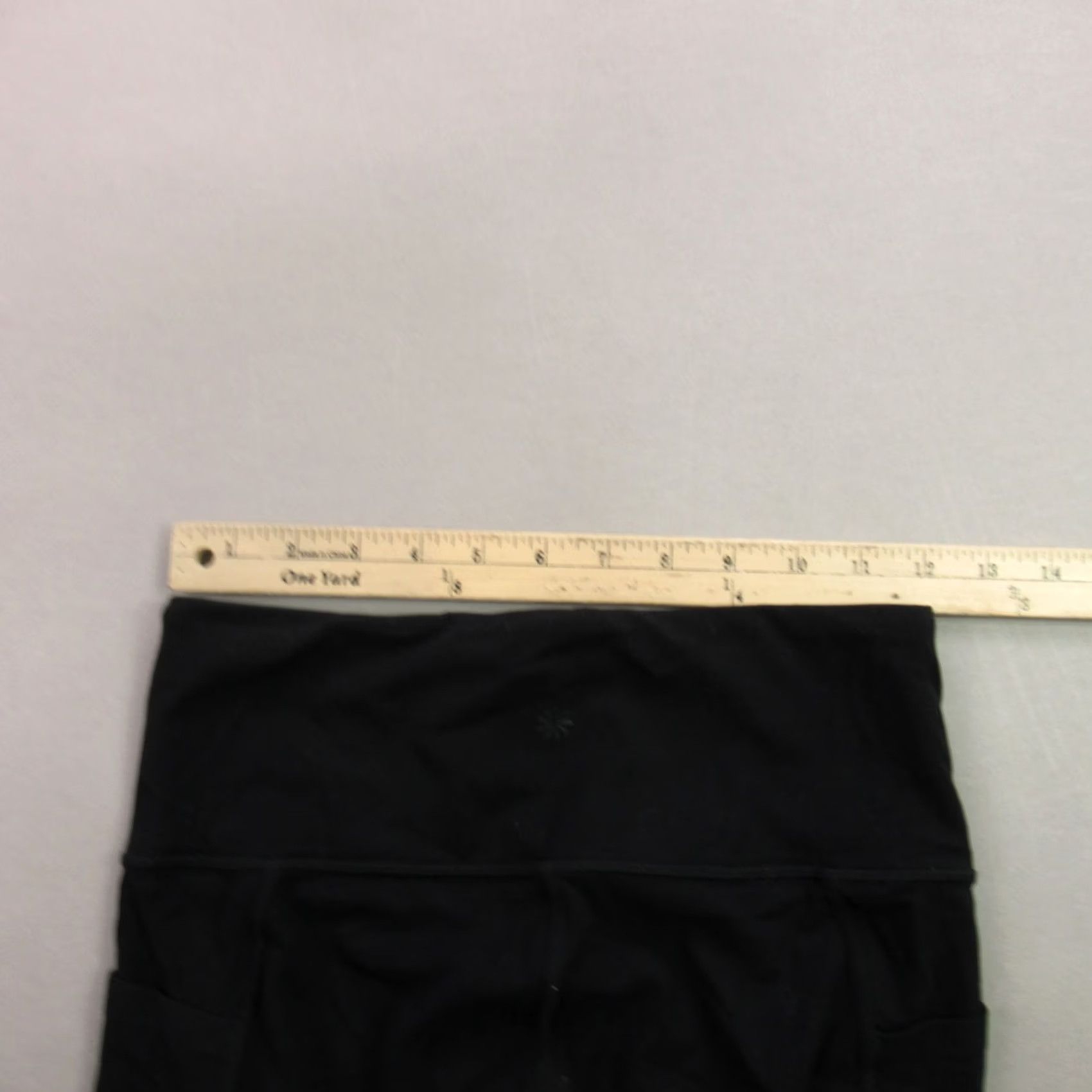 Athleta Athleta Leggings Shorts Womens Small Workout Gym Stretch Black Lightweight Yoga Size 28" / US 6 / IT 42 - 6 Thumbnail