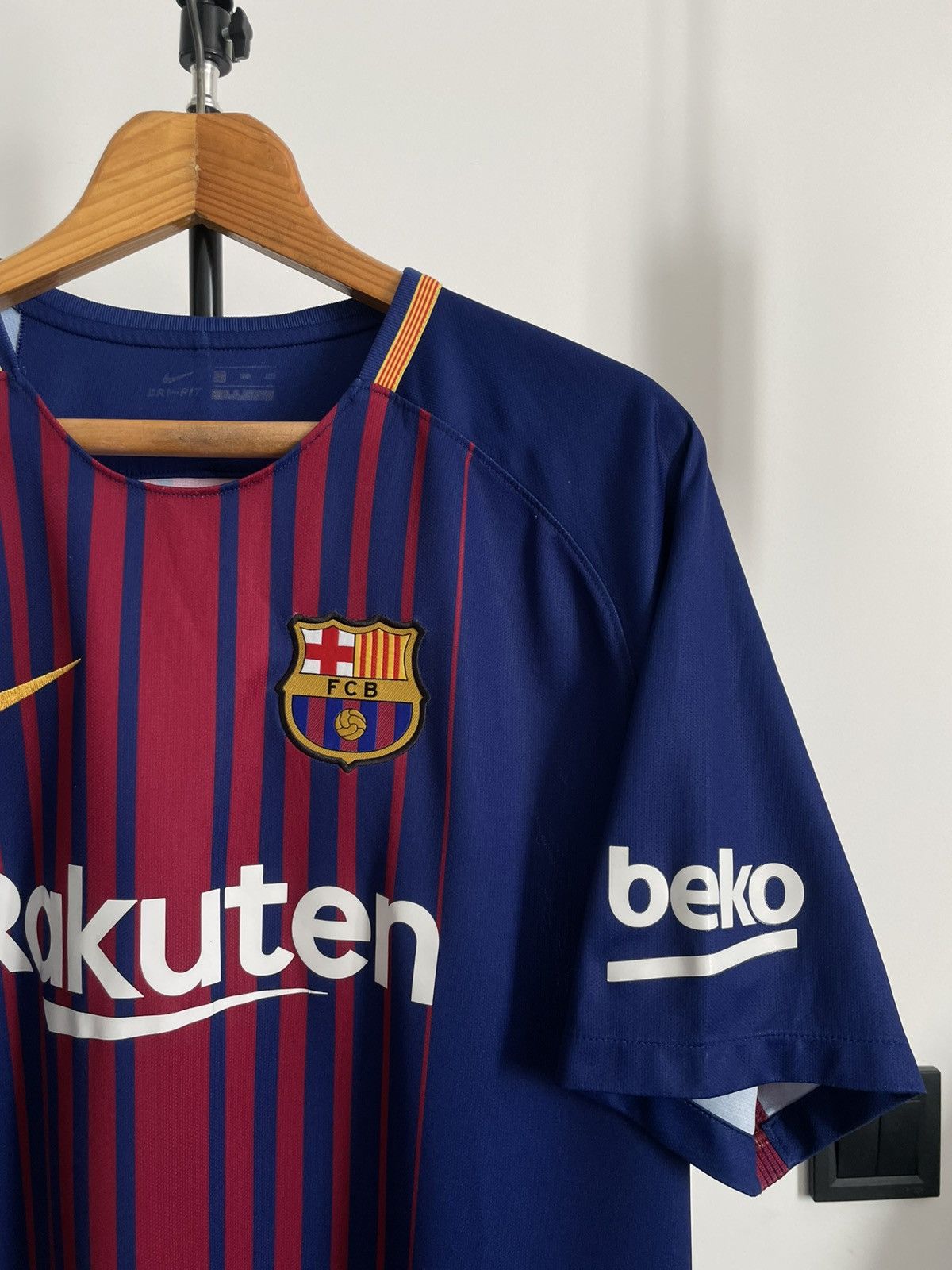 Nike Nike FC Barcelona 2017/2018 Home Football Shirt Jersey RARE Size US XL / EU 56 / 4 - 4 Thumbnail