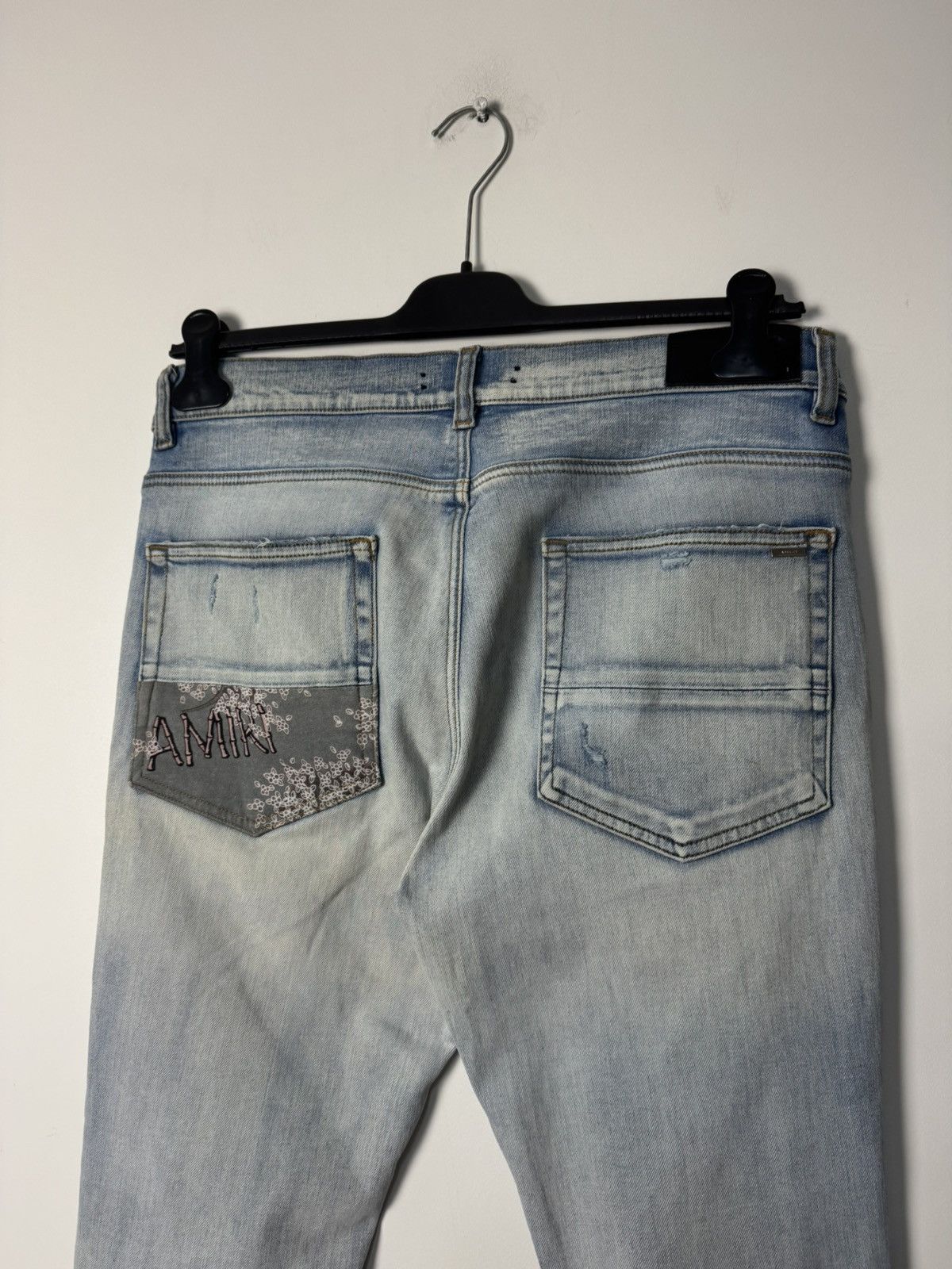 Amiri Amiri Light Washed Blue MX1 Logo Jeans Luxury Designer Size US 34 / EU 50 - 12 Thumbnail