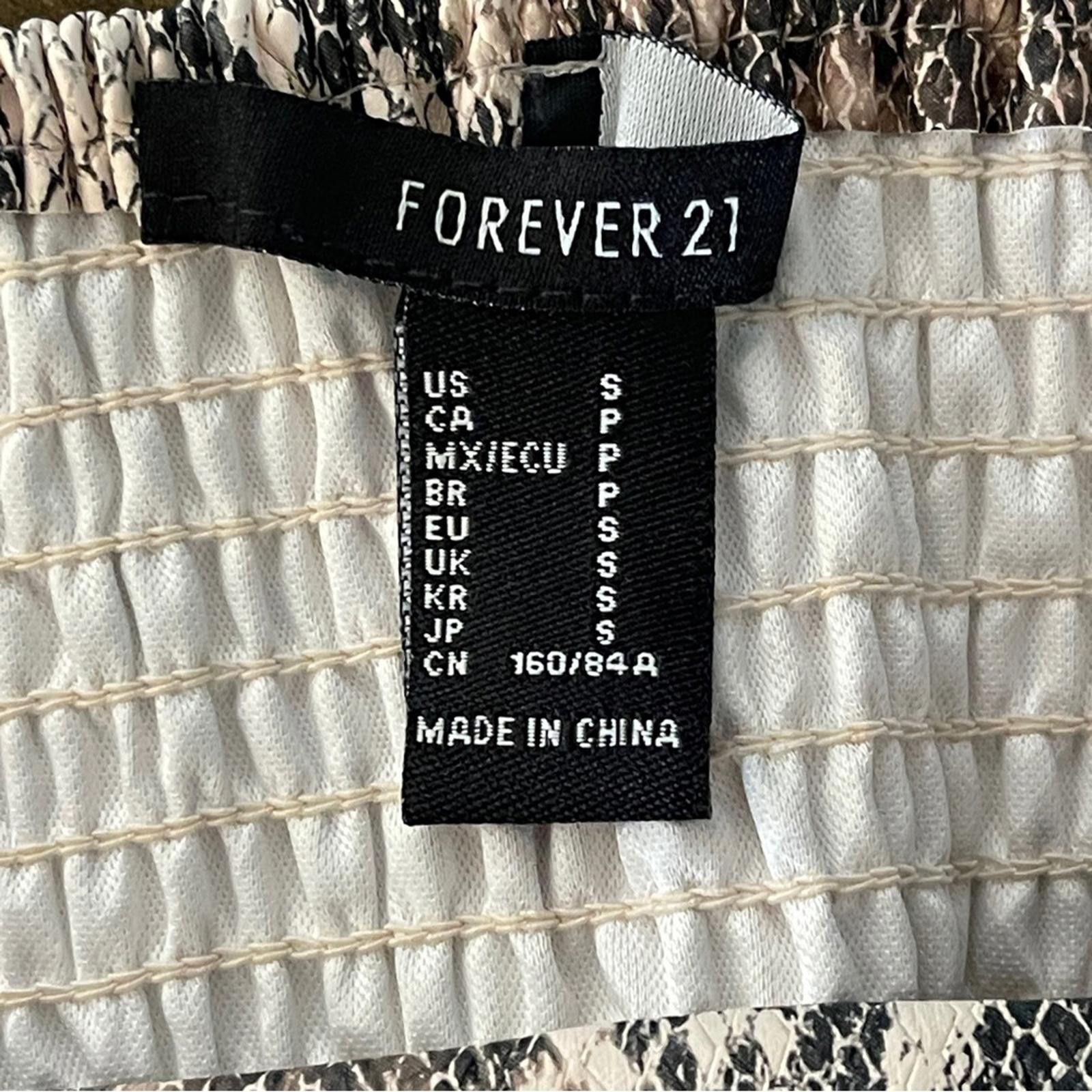 Forever 21 Cute Forever 21 Brown Snake Print Set in size S Size S / US 4 / IT 40 - 5 Thumbnail