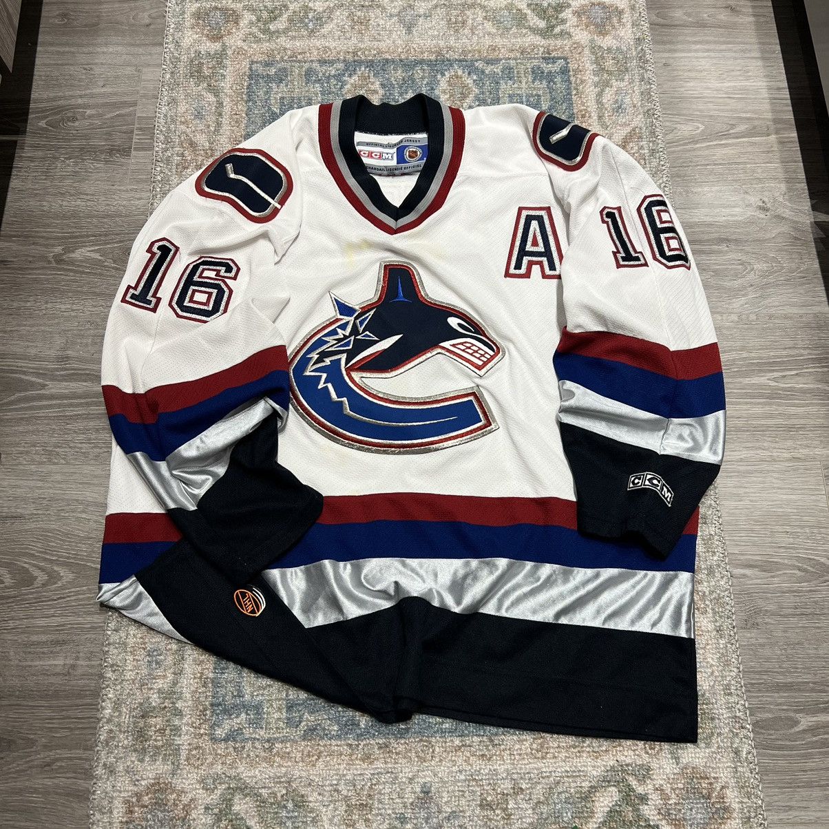 Ccm Vintage Vancouver Canucks hockey jersey Trevor linden Size US XL / EU 56 / 4 - 10 Thumbnail