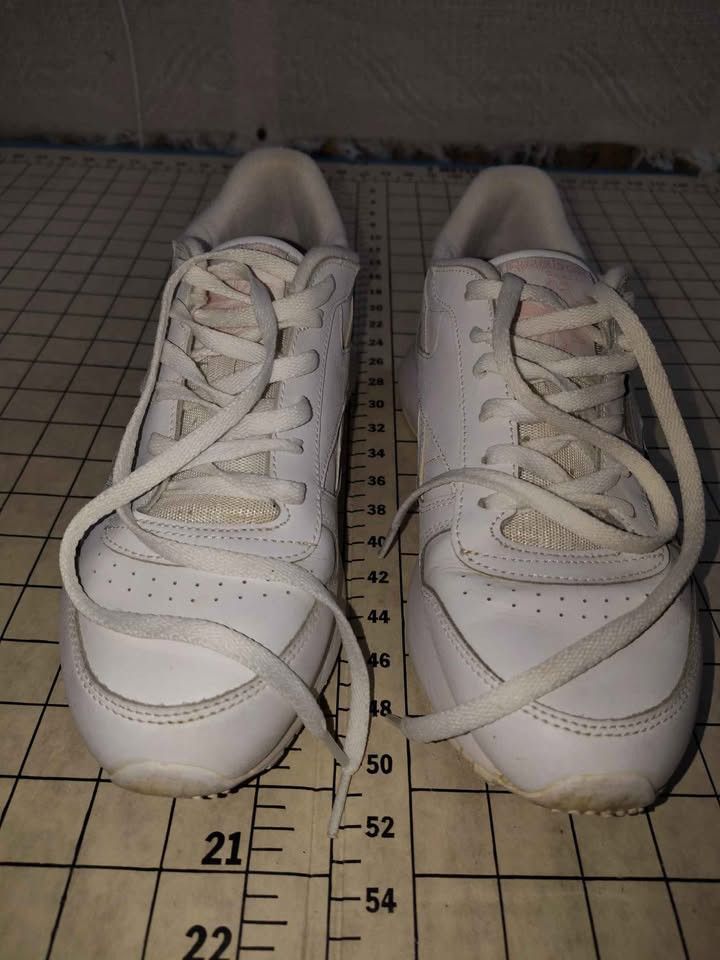 Reebok Women's Reebok Classic White & Pink Sneakers Size 9.5 Size US 9.5 / IT 39.5 - 1 Thumbnail