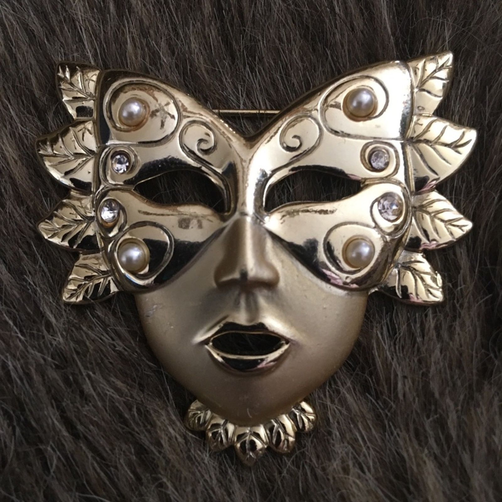 Vintage Vintage 80s gold tone jeweled mask brooch pin Size ONE SIZE - 1 Thumbnail
