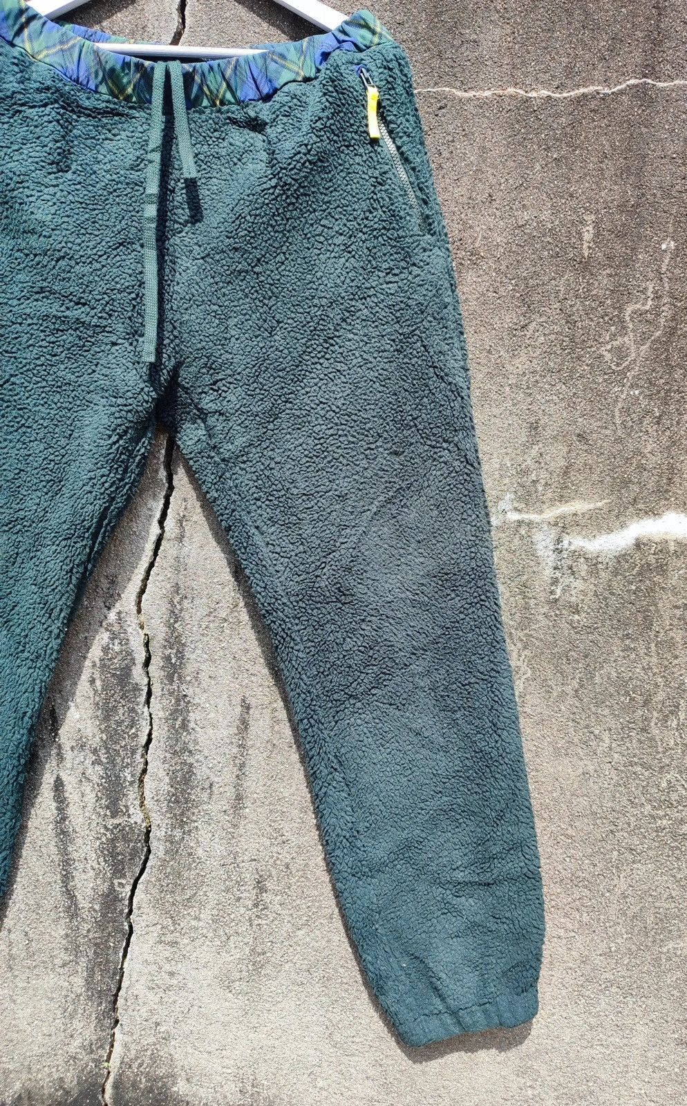 Designer × JW Anderson × Uniqlo JW Anderson x Uniqlo Fleece Track Pants – Forest Green (L) Size US 33 - 3 Thumbnail