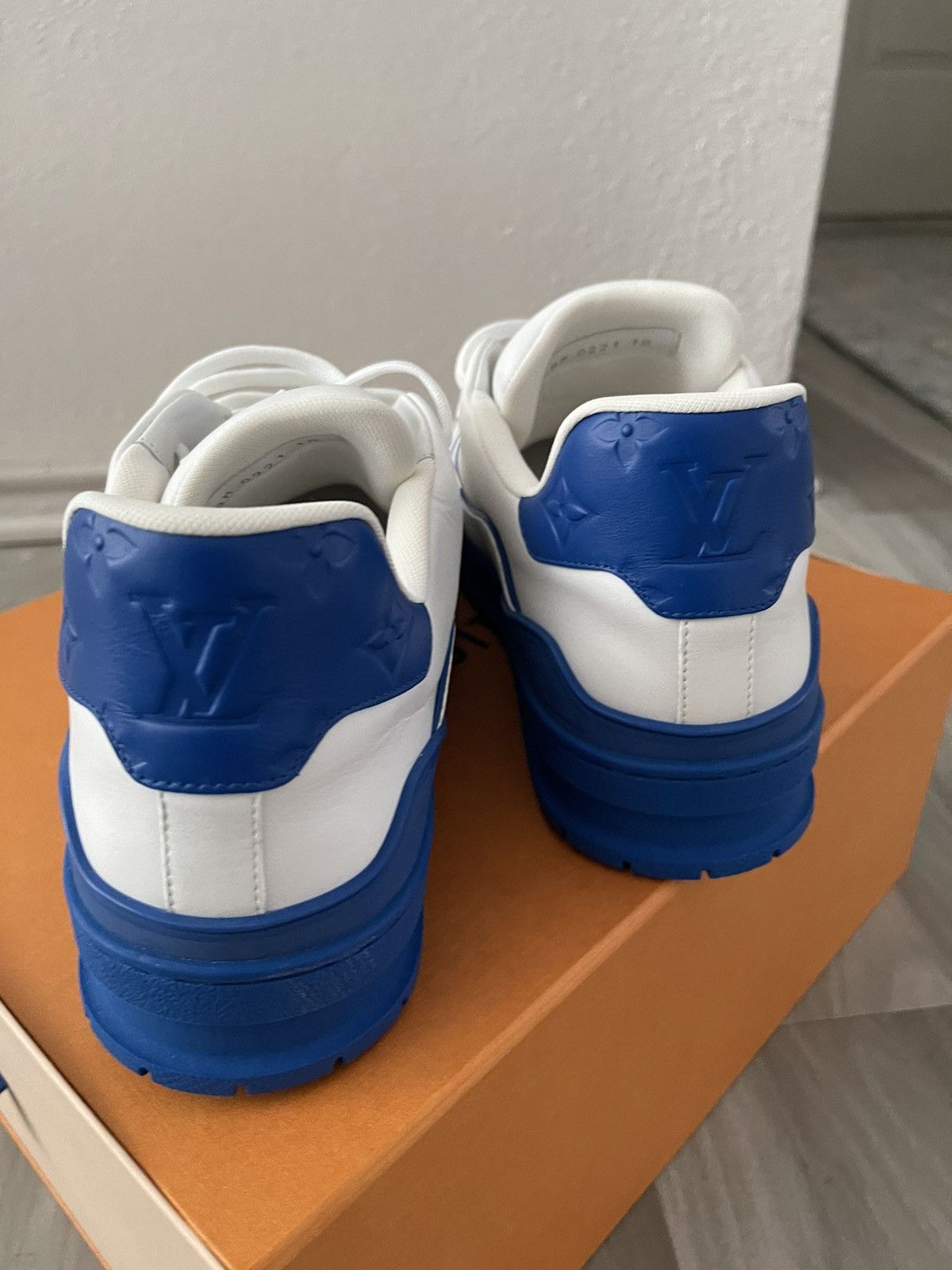 Louis Vuitton 2021 Louis Vuitton Trainer Low 'Signature - White Blue' Size US 11 / EU 44 - 3 Thumbnail