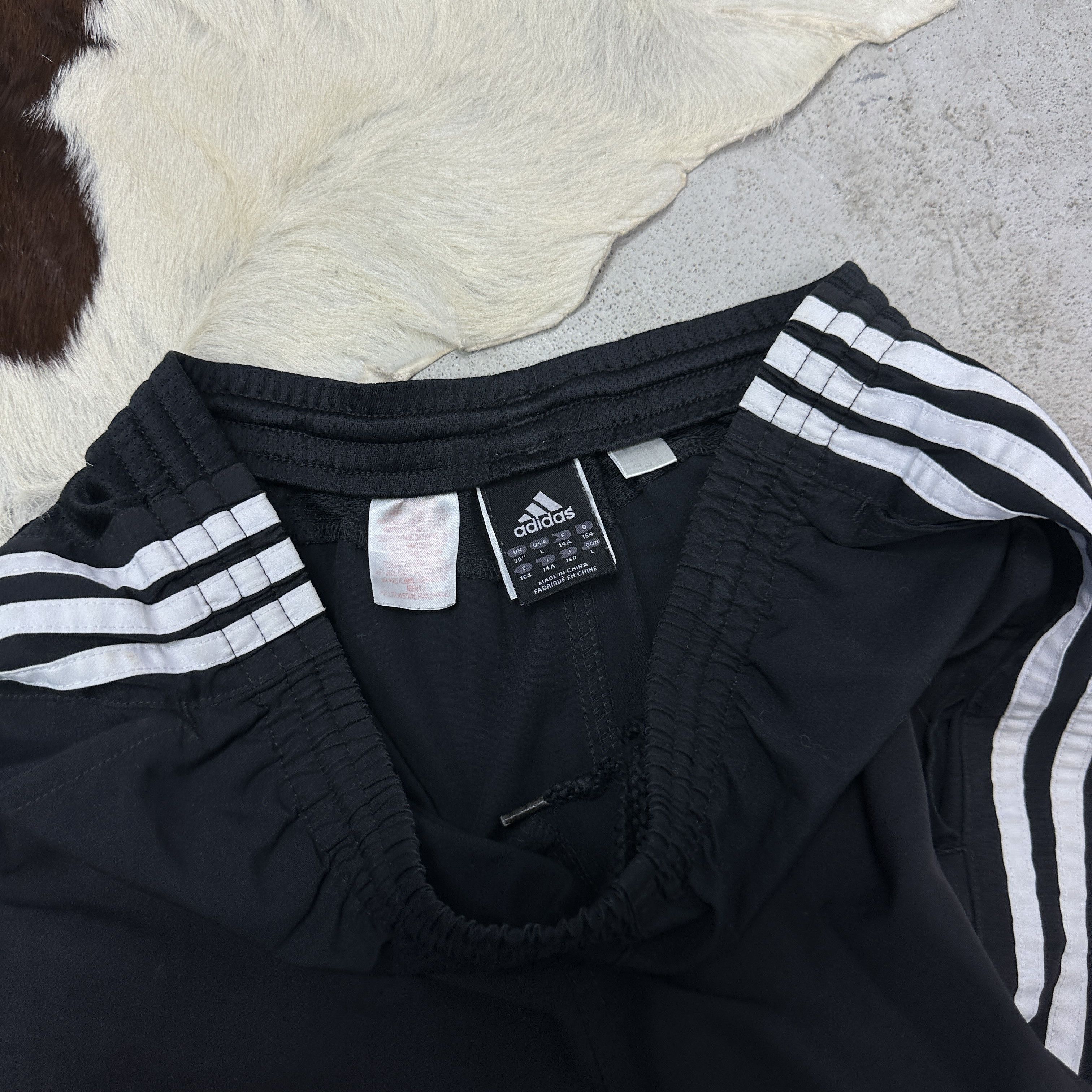 Adidas Vintage Sporty Streetwear Adidas Women's Shorts Y2K Size 28" / US 6 / IT 42 - 5 Thumbnail