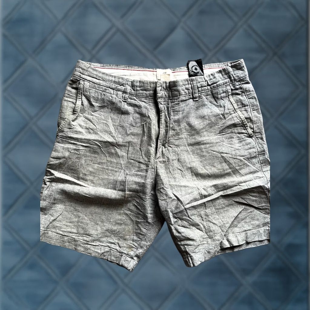 H&M H&M LOGG Chino Shorts Men Size 31 Gray Shorts Zip Fly Button Closure Belt Loops Cotton Regular Front Flat Front Vintage? Size US 31 - 1 Thumbnail