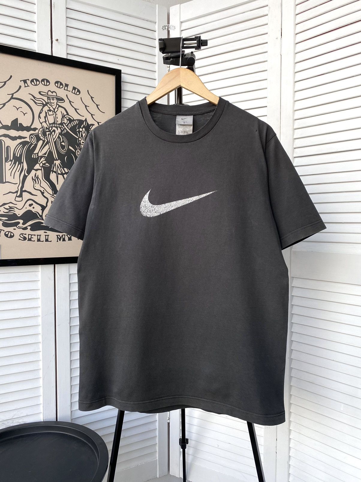 Nike × Vintage Nike Vintage Distressed Center Big Swoosh Faded Tee Shirt Size US M / EU 48-50 / 2 - 3 Thumbnail