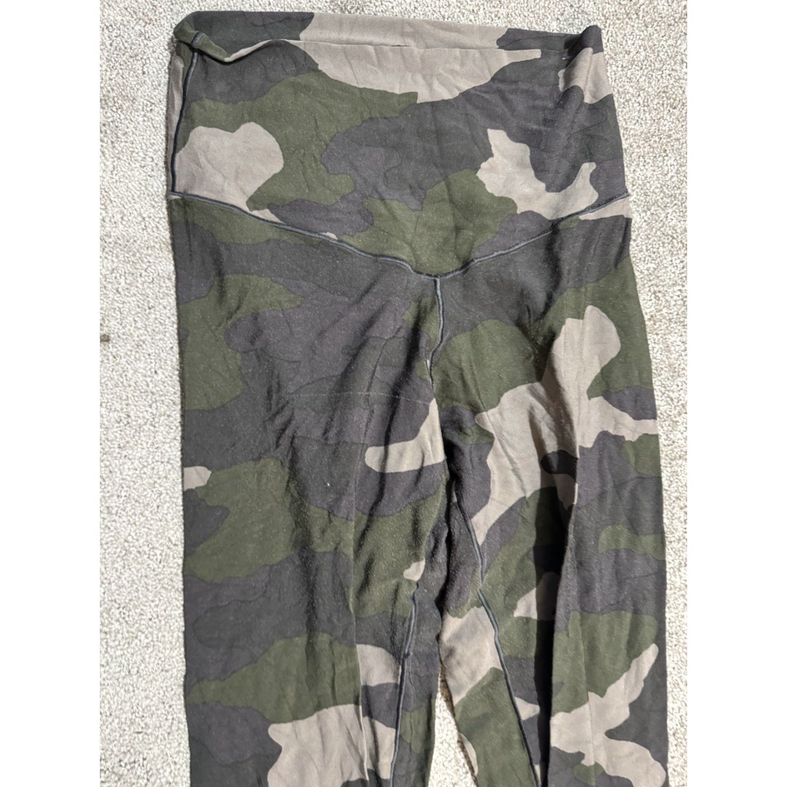 Vintage Aerie Women Activewear Pants M Green Camouflage High Rise Compression Leggings with Pockets Size 32" / US 10 / IT 46 - 2 Thumbnail