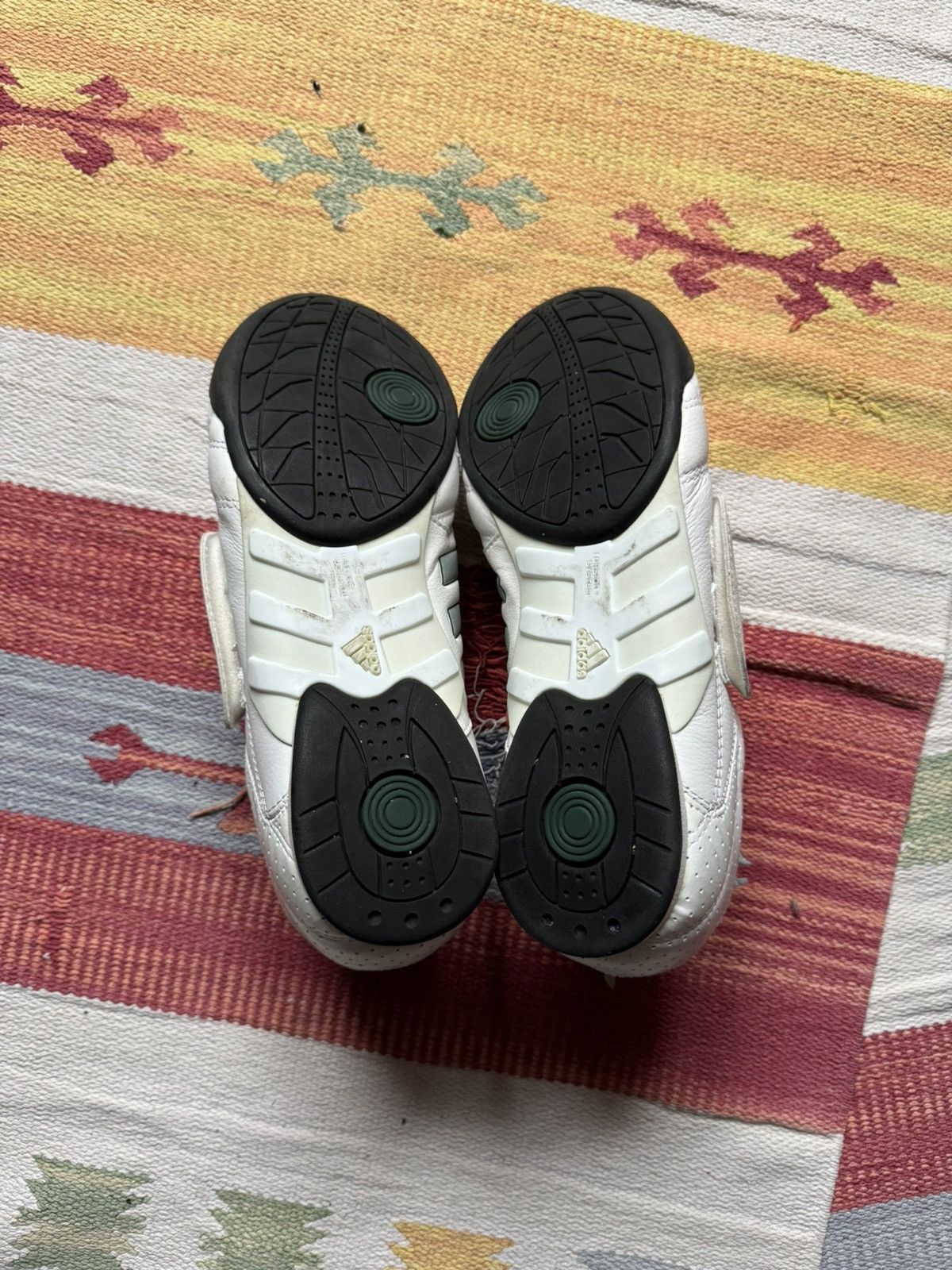 Vintage Vintage 2011 Adidas y2k White Leather Low Japanese Sneakers Size US 8 / EU 41 - 9 Thumbnail