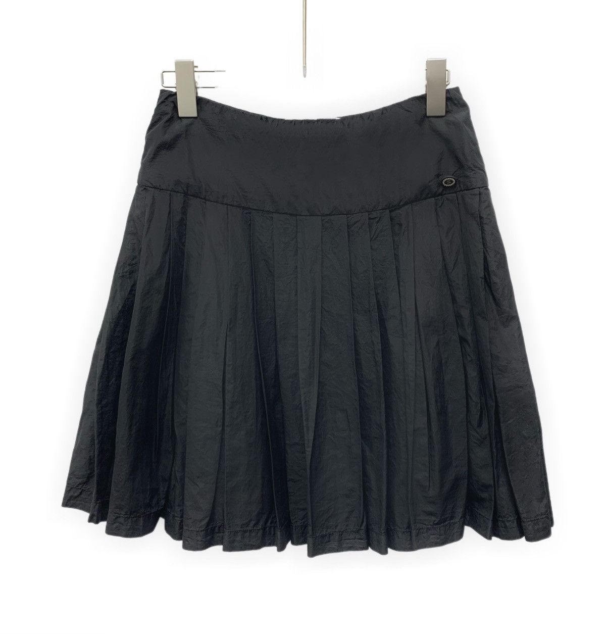 Chanel Chanel Black Logo Silk Casual Pleated Mini Skirt K26WX Size 26" / US 2 / IT 38 - 1 Thumbnail