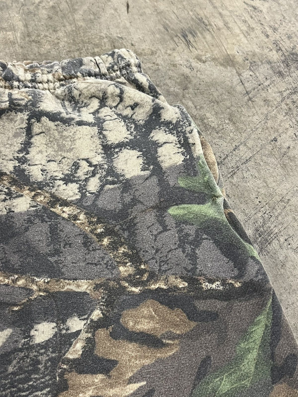 Carhartt × Vintage Realtree camo vintage heavy cotton jerzees sweatpants baggy Size US 34 / EU 50 - 7 Thumbnail