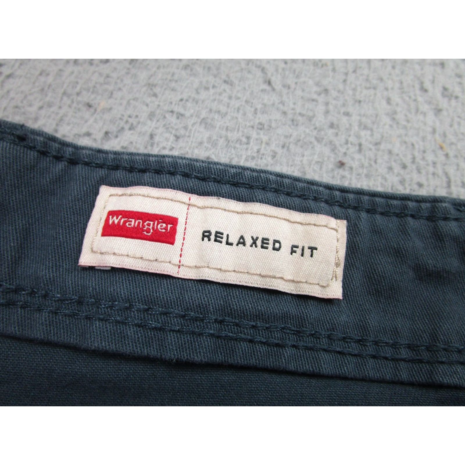 Wrangler Wrangler Shorts Mens 38 Gray Relaxed Fit Cargo Pockets Cotton Blend Casual Size US 38 / EU 54 - 7 Thumbnail