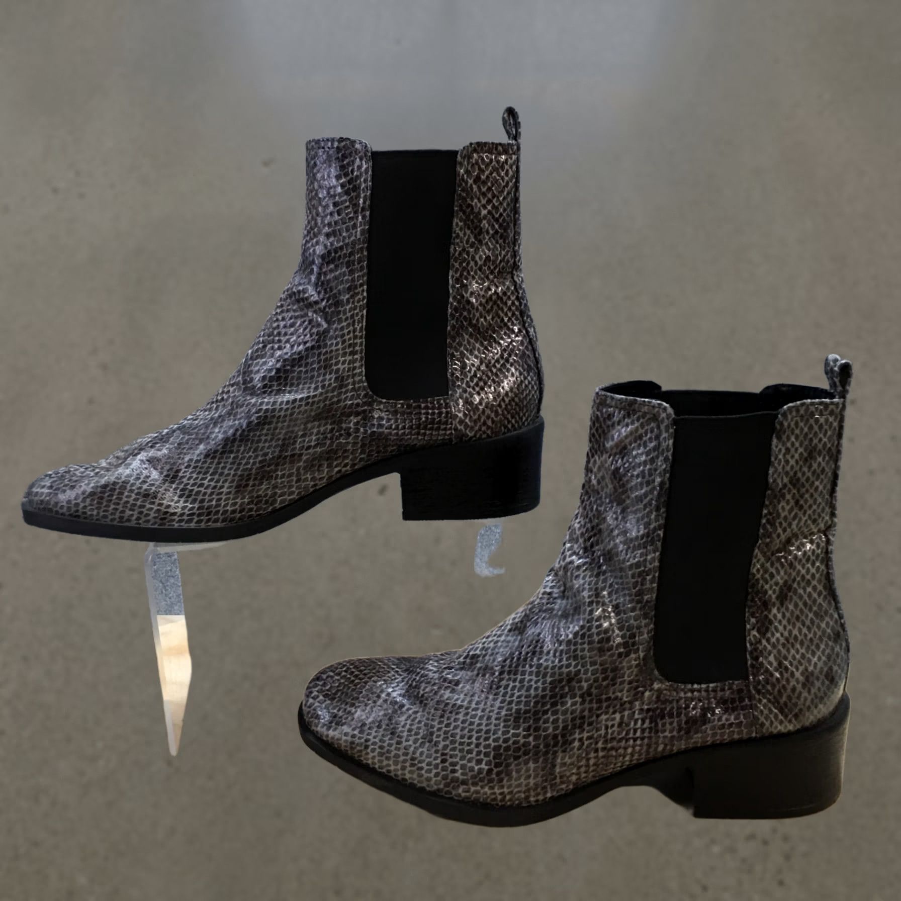 Kenneth Cole Kenneth Cole Reaction Boots Womens 8.5 Salt Chelsea Ankle Gray Faux Leather Size US 9 / IT 39 - 1 Thumbnail