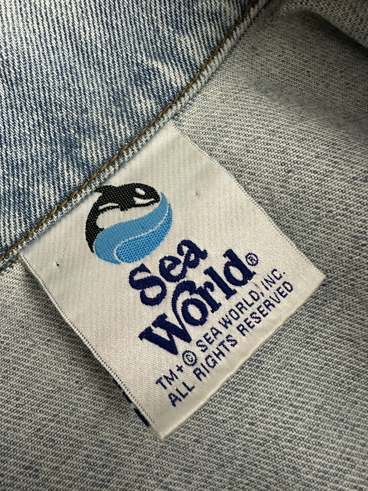 Vintage Vintage 90s Sea World Embroidered Denim Jacket Large Size US L / EU 52-54 / 3 - 10 Thumbnail