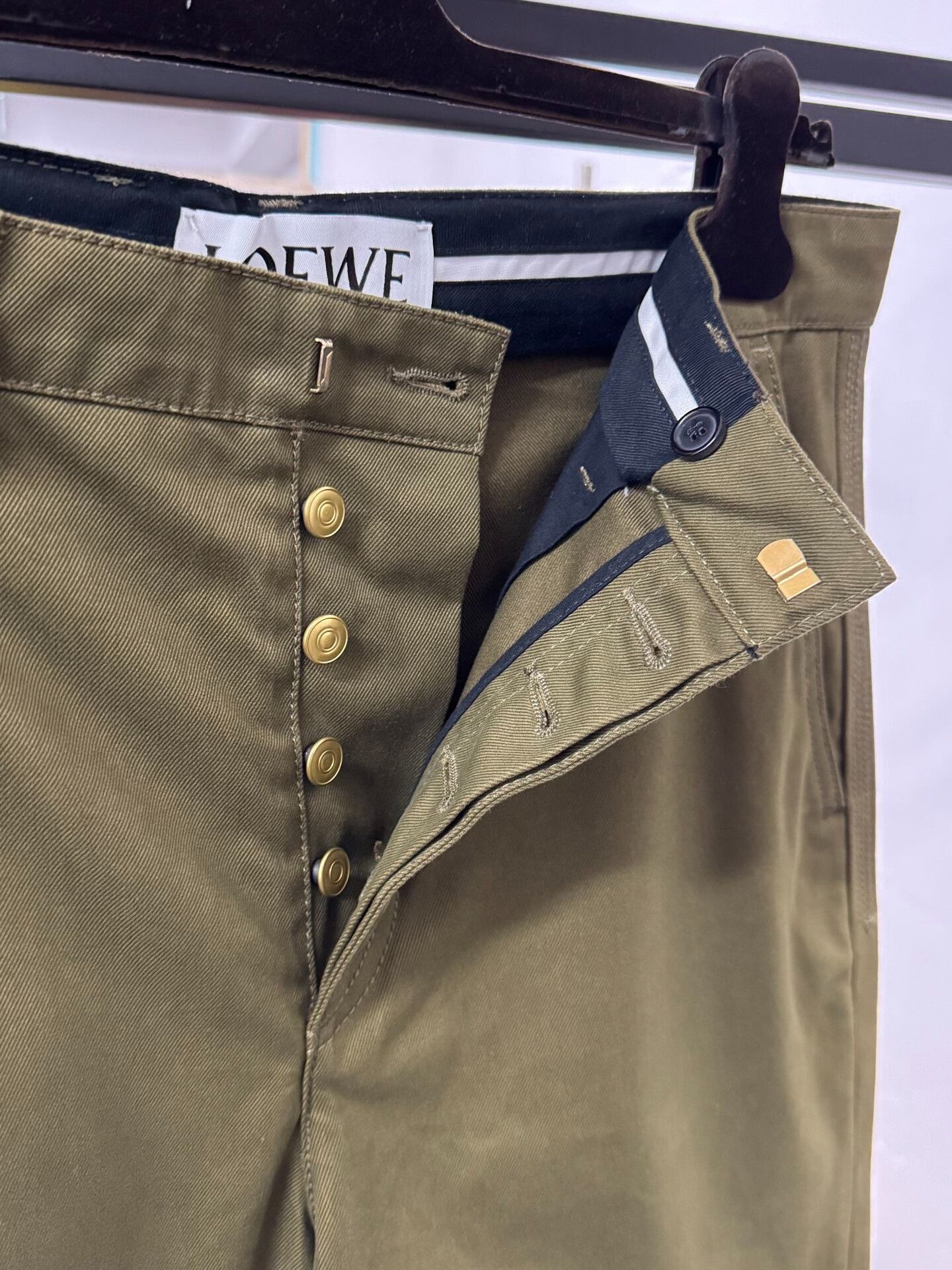 Loewe loewe men's relaxed casual trousers in khaki Size US 32 / EU 48 - 4 Thumbnail