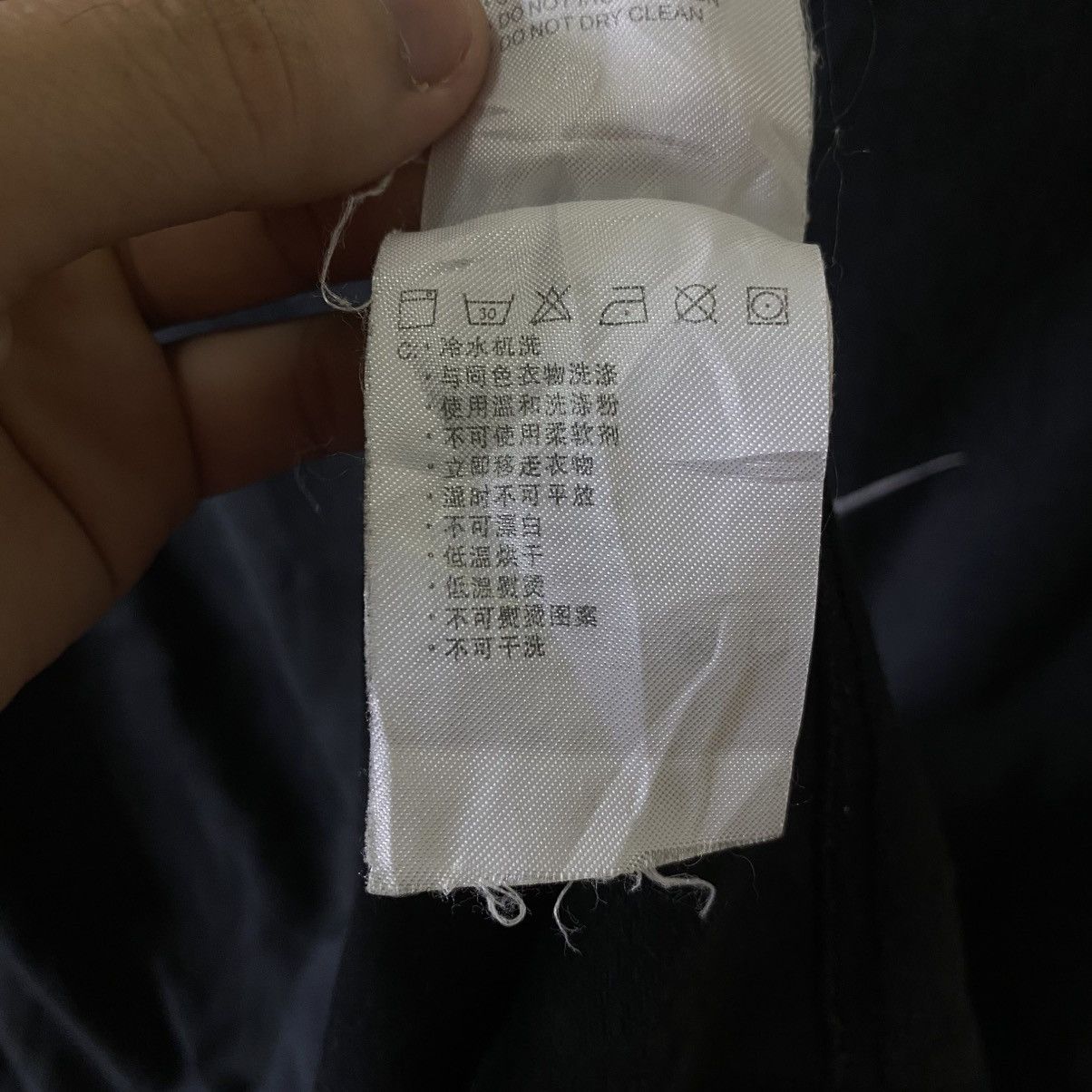 Nike Vintage Y2K Nike Essential Embroidery Small Swoosh T Shirt Size US L / EU 52-54 / 3 - 7 Thumbnail