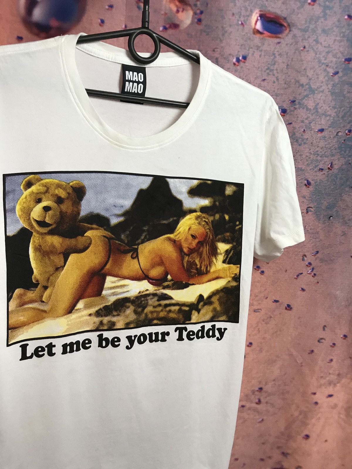 Vintage Vintage Y2K Mao Mao Ted Teddy Bear Holdong Bear movie tee Size US L / EU 52-54 / 3 - 1 Thumbnail