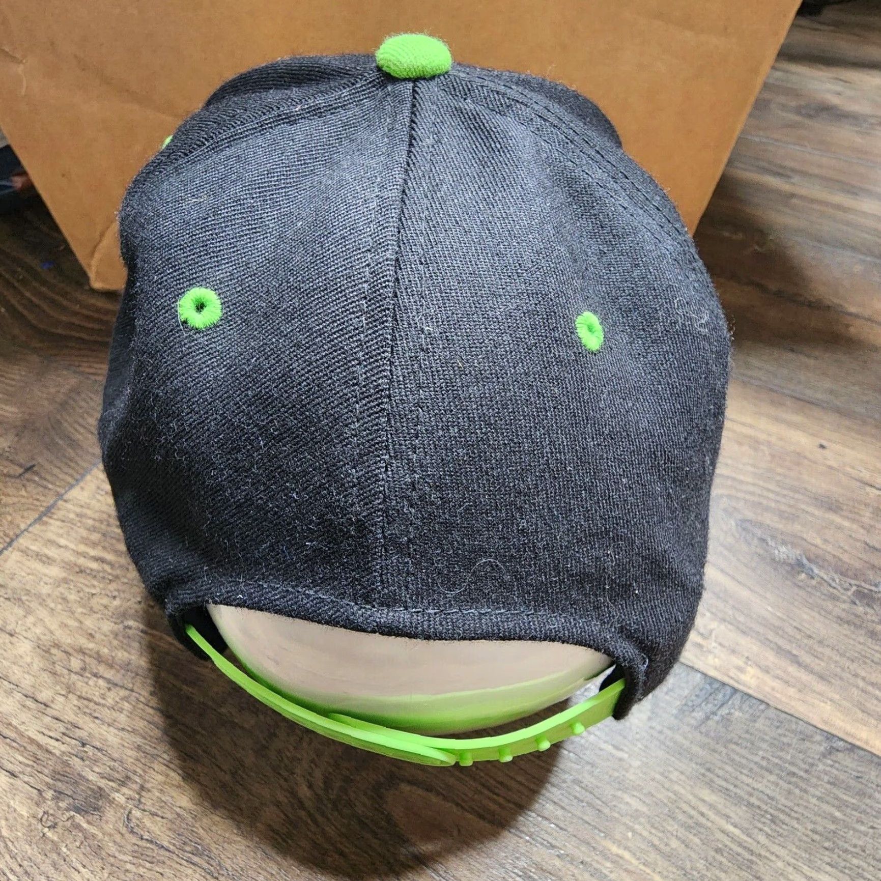 Vintage DC SHOE CO USA Cap Baseball Adjustable Cap Spellout Black /Green Men Baseball Cap Adjustable Black DC Shoes Logo Sports urban skateboard Mens Cap Size ONE SIZE - 3 Thumbnail