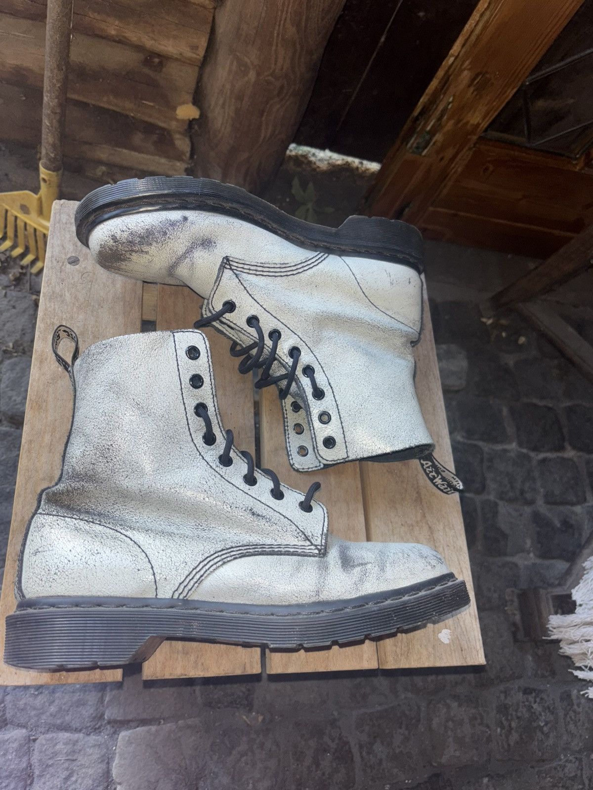 Dr. Martens Dr Martens Pascal 1460 B&W Cristal SuedeSoft crackle. Size US 12 / IT 42 - 5 Thumbnail