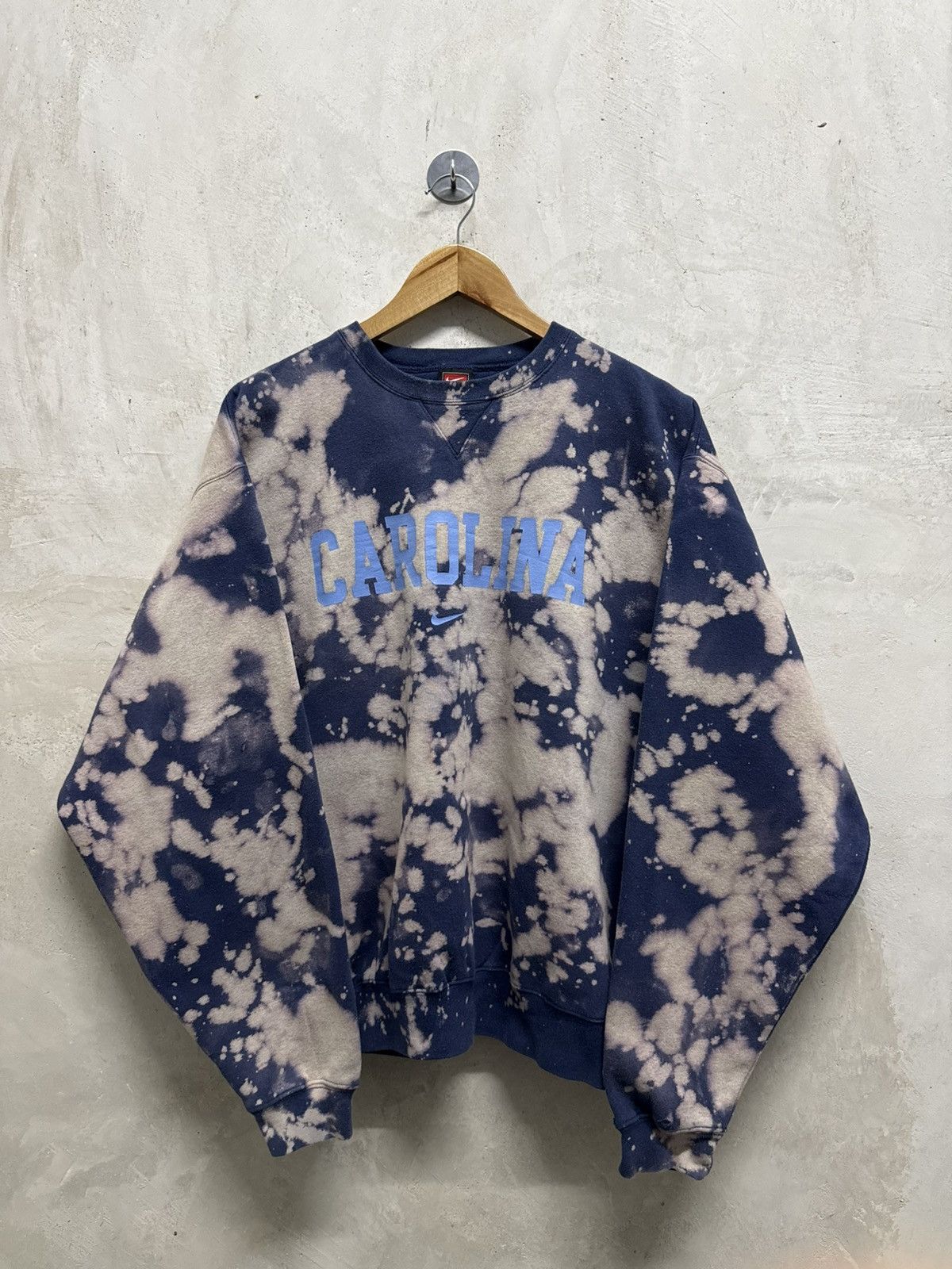Nike 2000s Nike Centre Carolina Crewneck Size US M / EU 48-50 / 2 - 1 Thumbnail