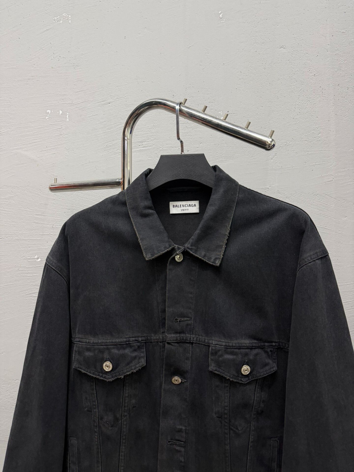Balenciaga balenciaga black spray logo denim jacket Size US S / EU 44-46 / 1 - 3 Thumbnail