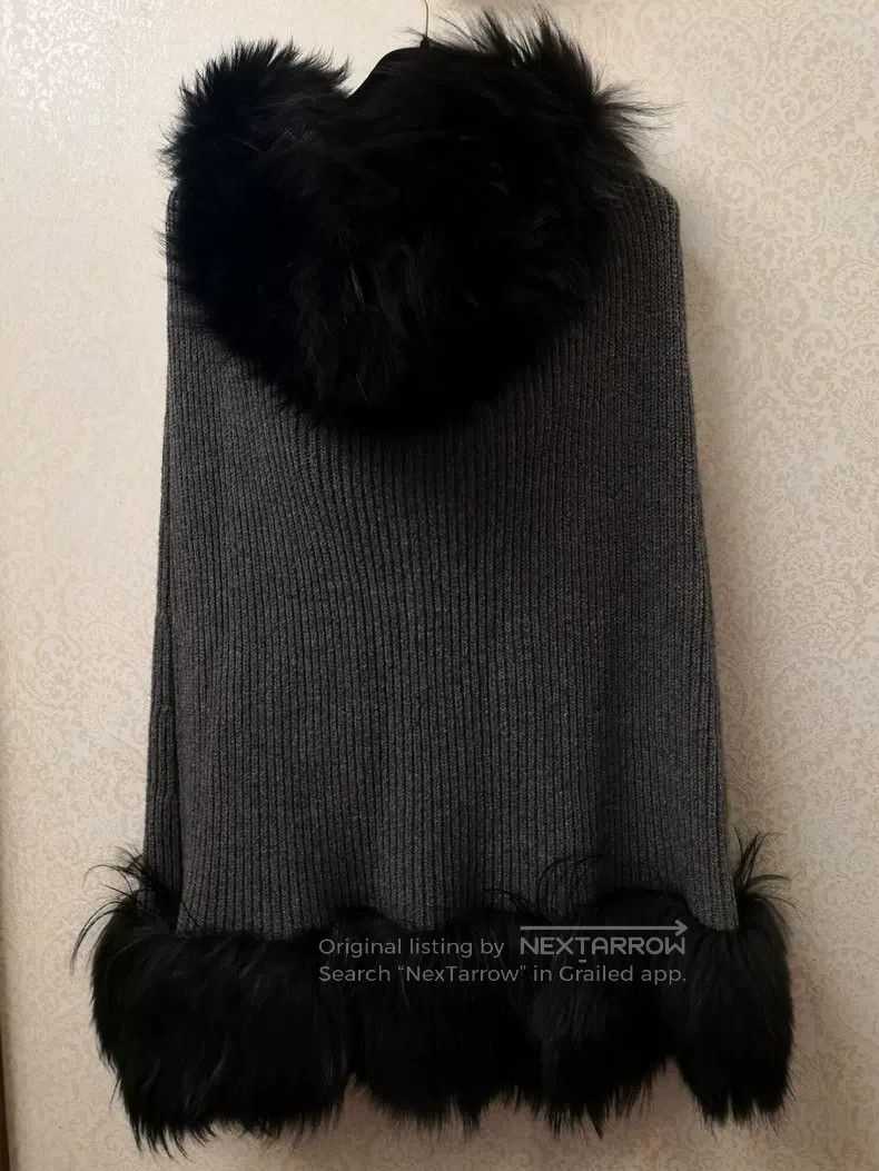 Versace Versace Wool knitted raccoon fur shawl cape Size S / US 4 / IT 40 - 2 Thumbnail