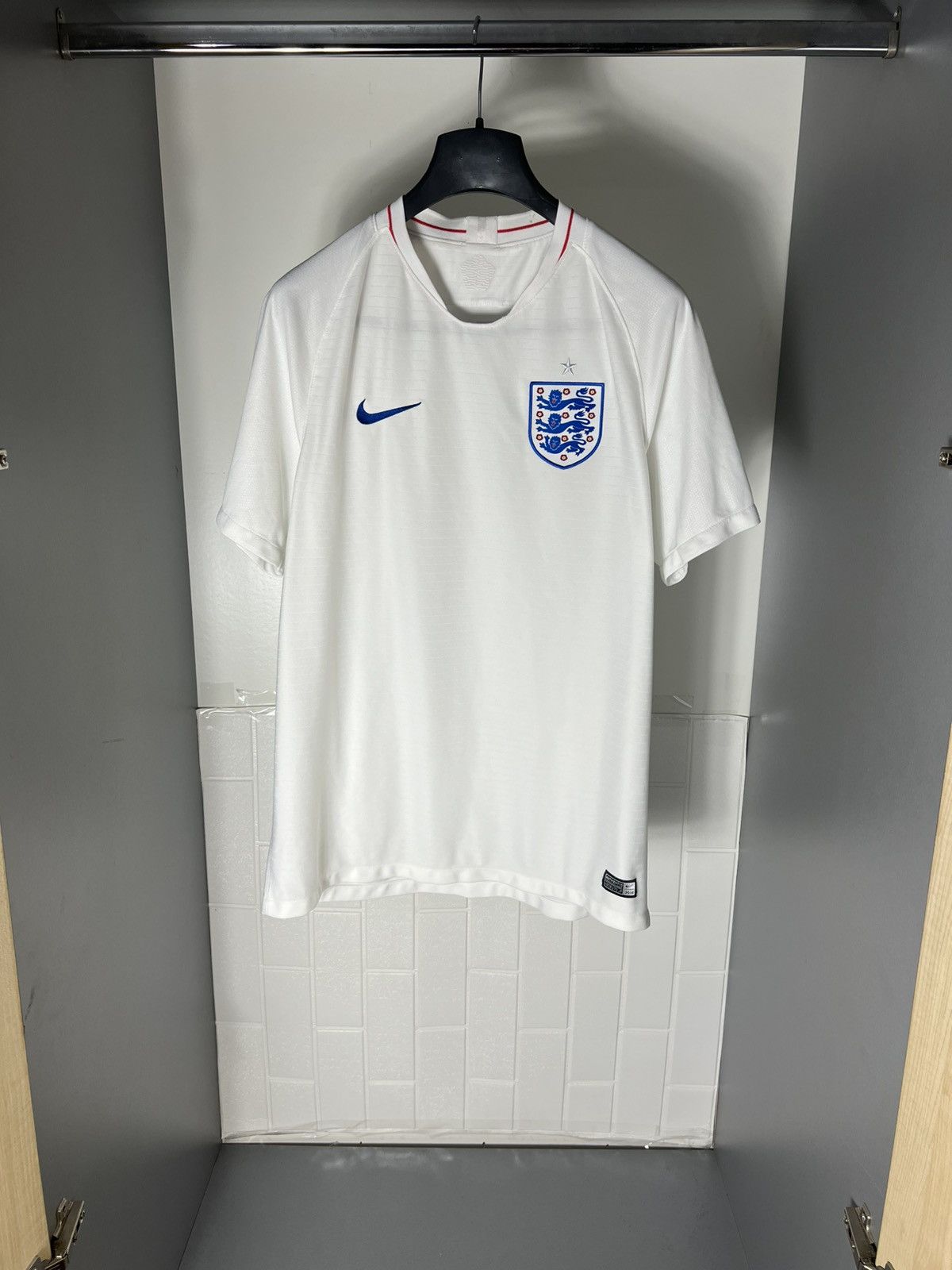 Vintage VERY RARE NIKE ENGLAND RETRO SOCCER JERSEY MANCHESTER Y2K Size US L / EU 52-54 / 3 - 1 Thumbnail