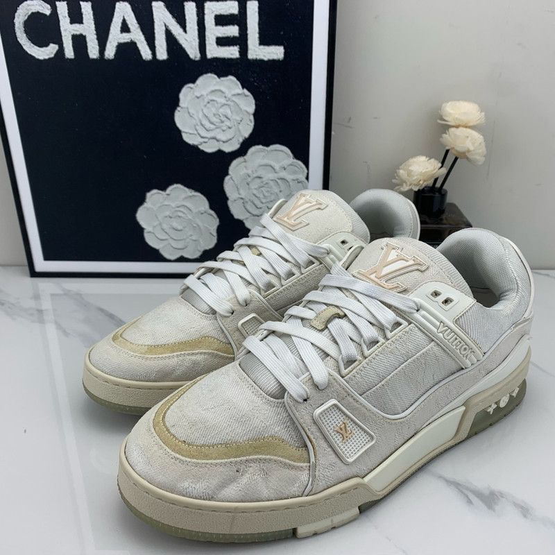 Louis Vuitton Louis Vuitton Classic Trainer Sneakers in White 0089 Size US 8 / EU 41 - 1 Thumbnail