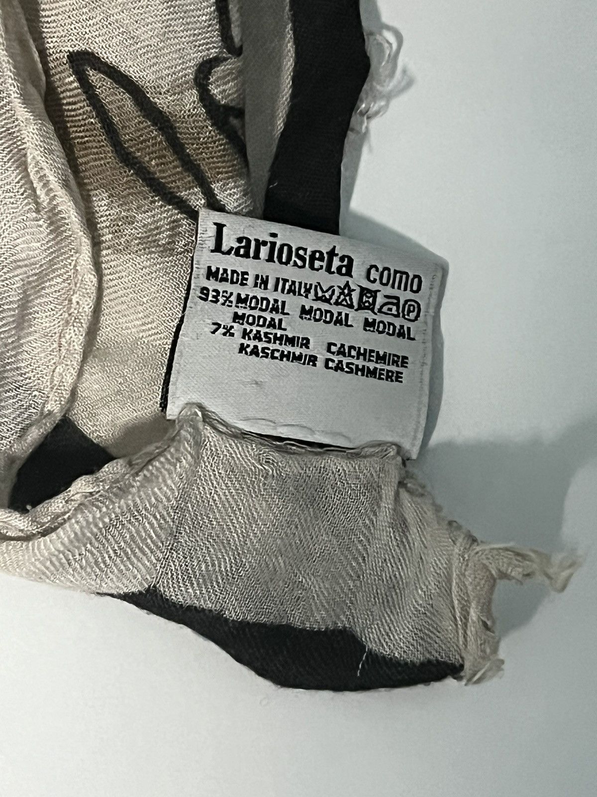 Moschino Moschino Taupe-Grey Heart Print Scarf Size ONE SIZE - 4 Thumbnail