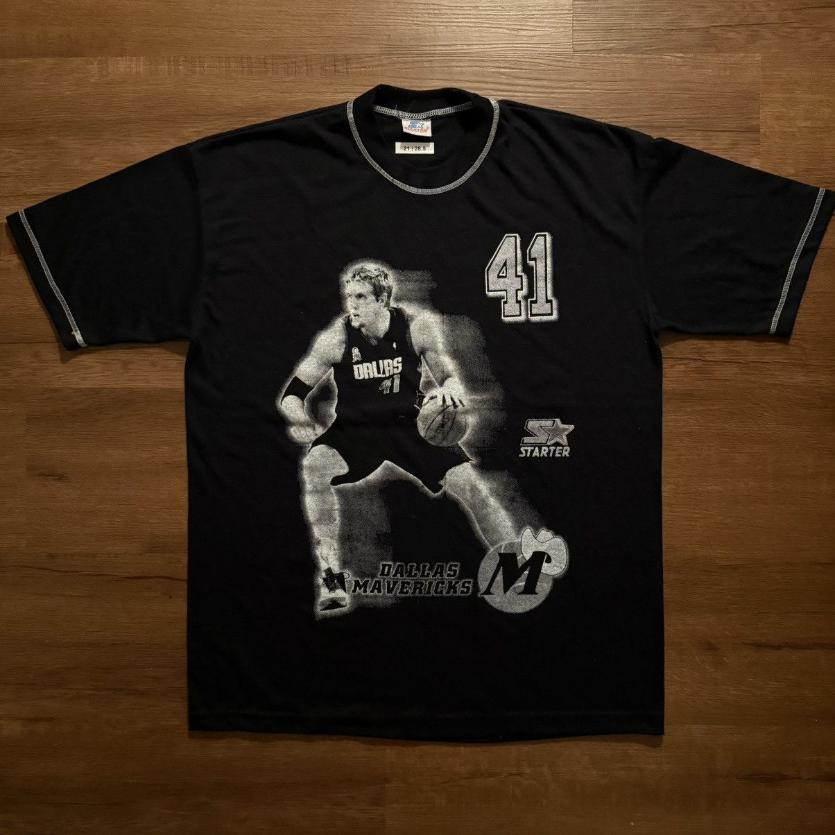 Vintage NBA Dallas Mavericks Dirk Nowitzki Tee Size L - Main Image