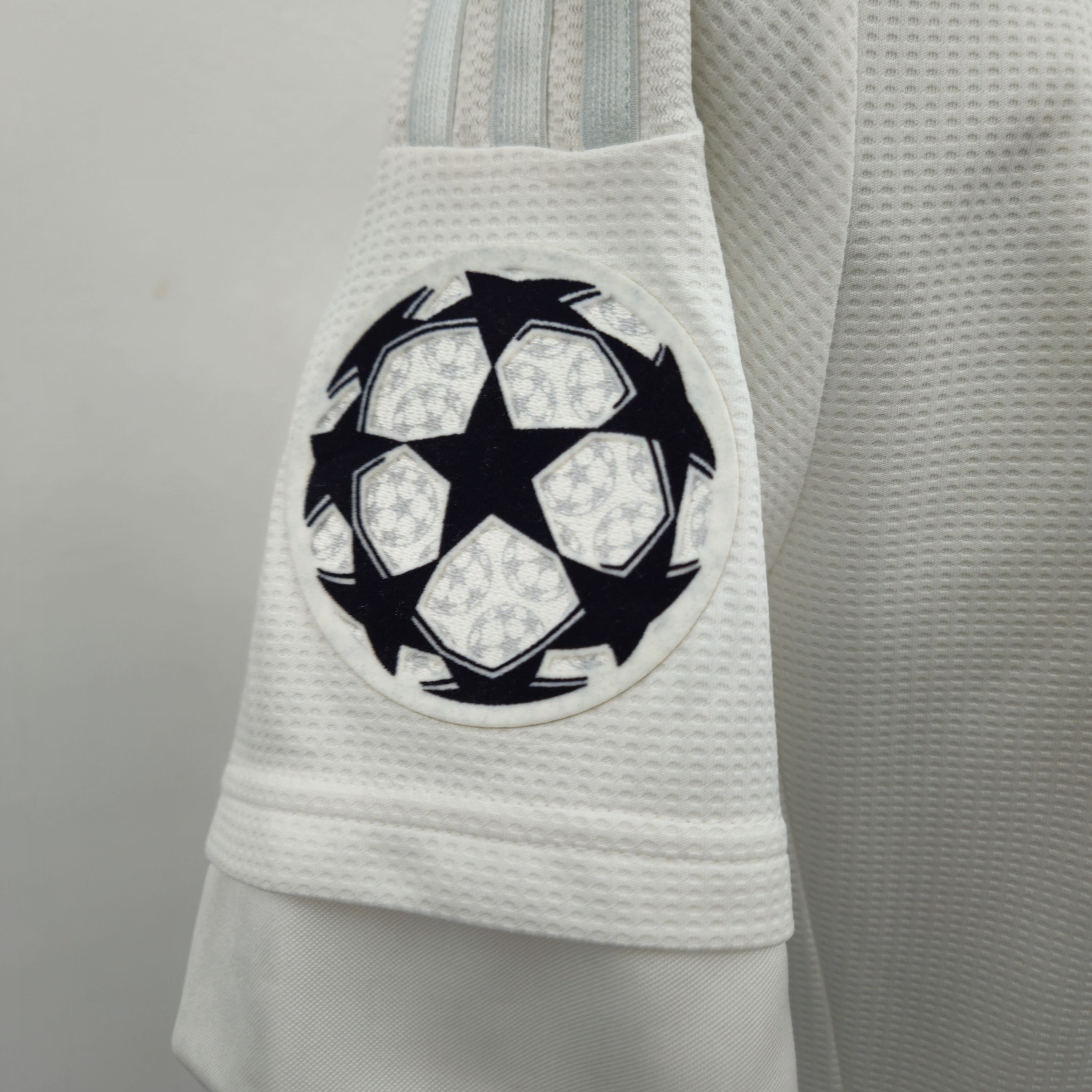 Other Real Madrid Home 2015/16 UCL CWC MEDIUM S12614 Size US M / EU 48-50 / 2 - 6 Thumbnail