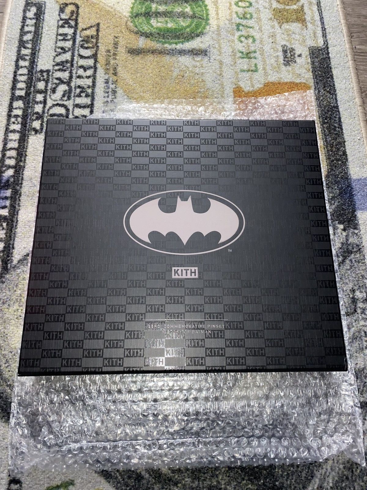 DC Comics × Kith Kith x Batman History of Batman 25 Pin Set Size ONE SIZE - 2 Thumbnail