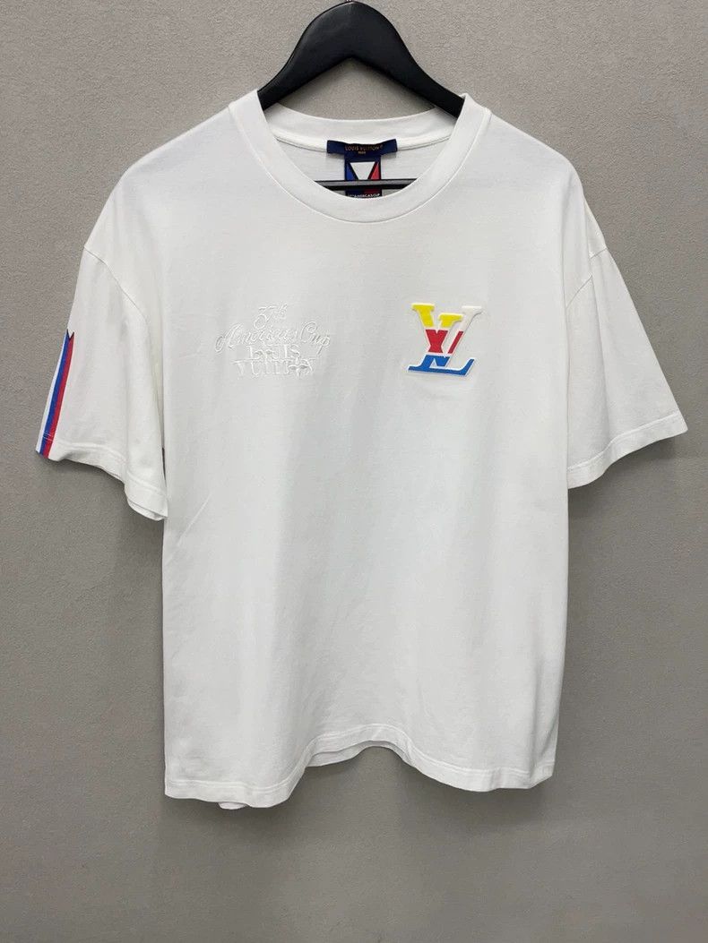 Louis Vuitton Louis Vuitton 24 Logo Embroidered Crew Neck Casual Short S Size US L / EU 52-54 / 3 - 1 Thumbnail