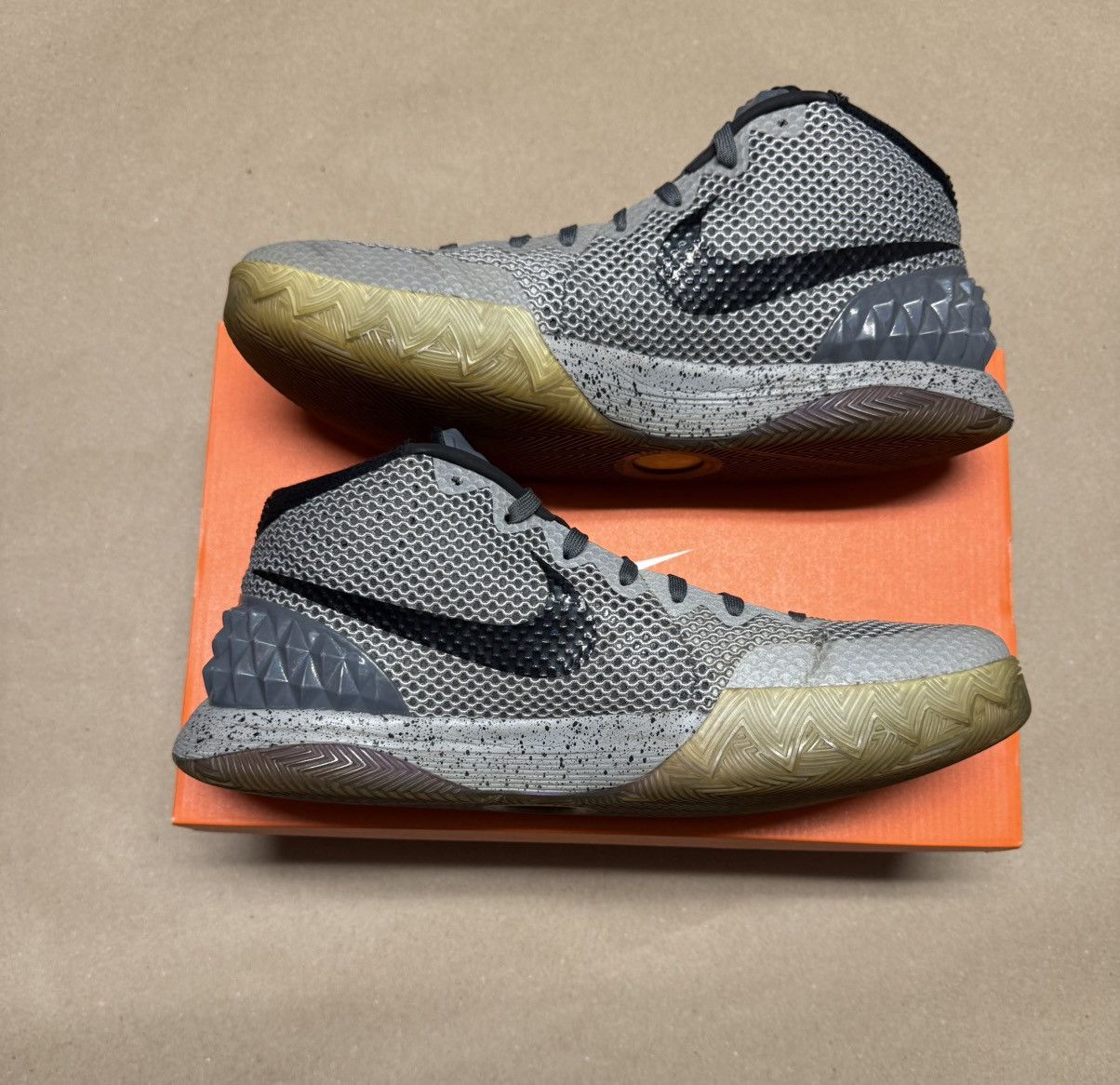 Nike Nike Kyrie 1 All Star Grey Men’s 14 Basketball Shoes Rare! Size US 14 / EU 47 - 2 Thumbnail