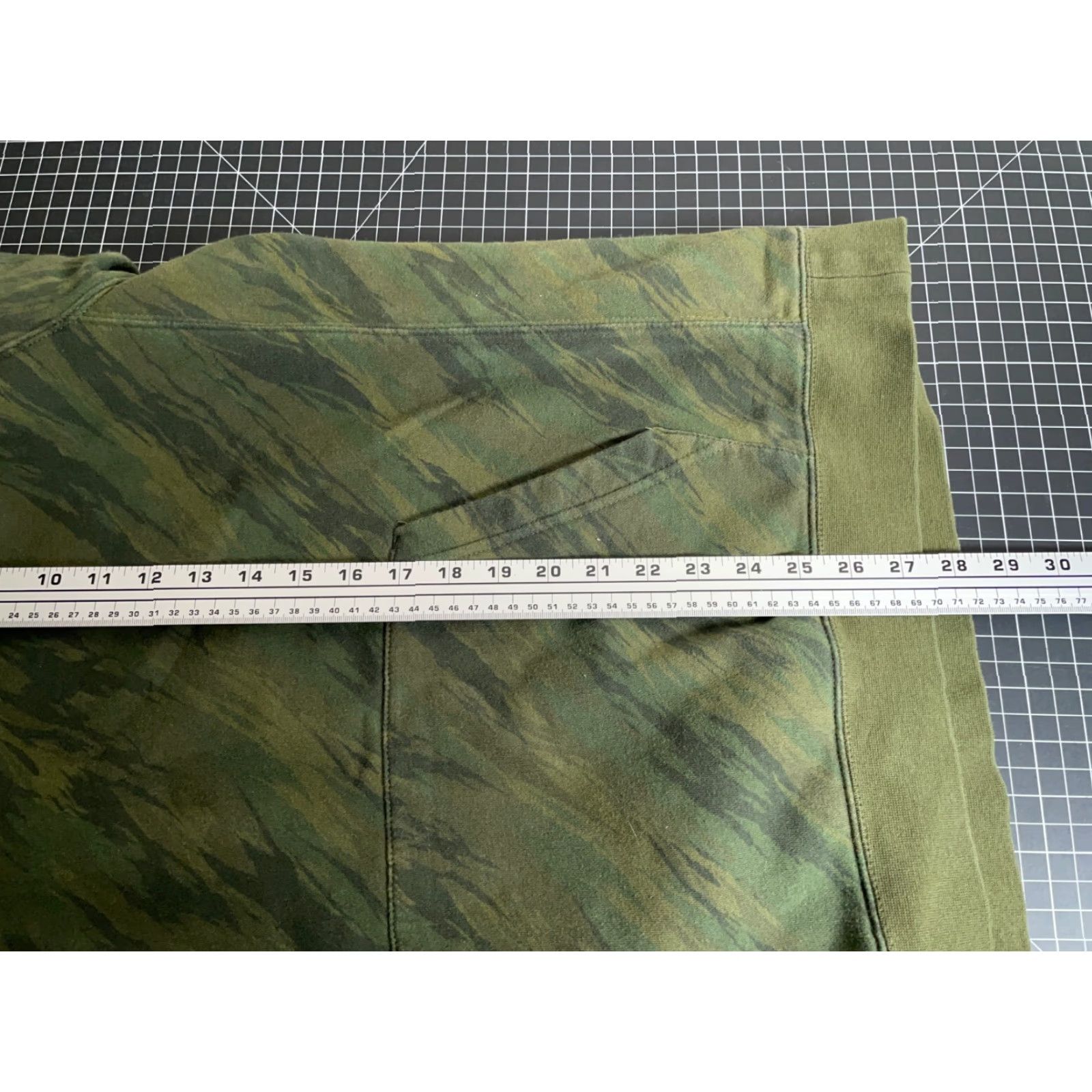 Nike Nike Club Fleece Hoodie Men's Large Green Camouflage Sweatshirt Pullover Sweatshirt Camouflage Logo Pockets Heavyweight Retro Fall Winter Size US L / EU 52-54 / 3 - 6 Thumbnail
