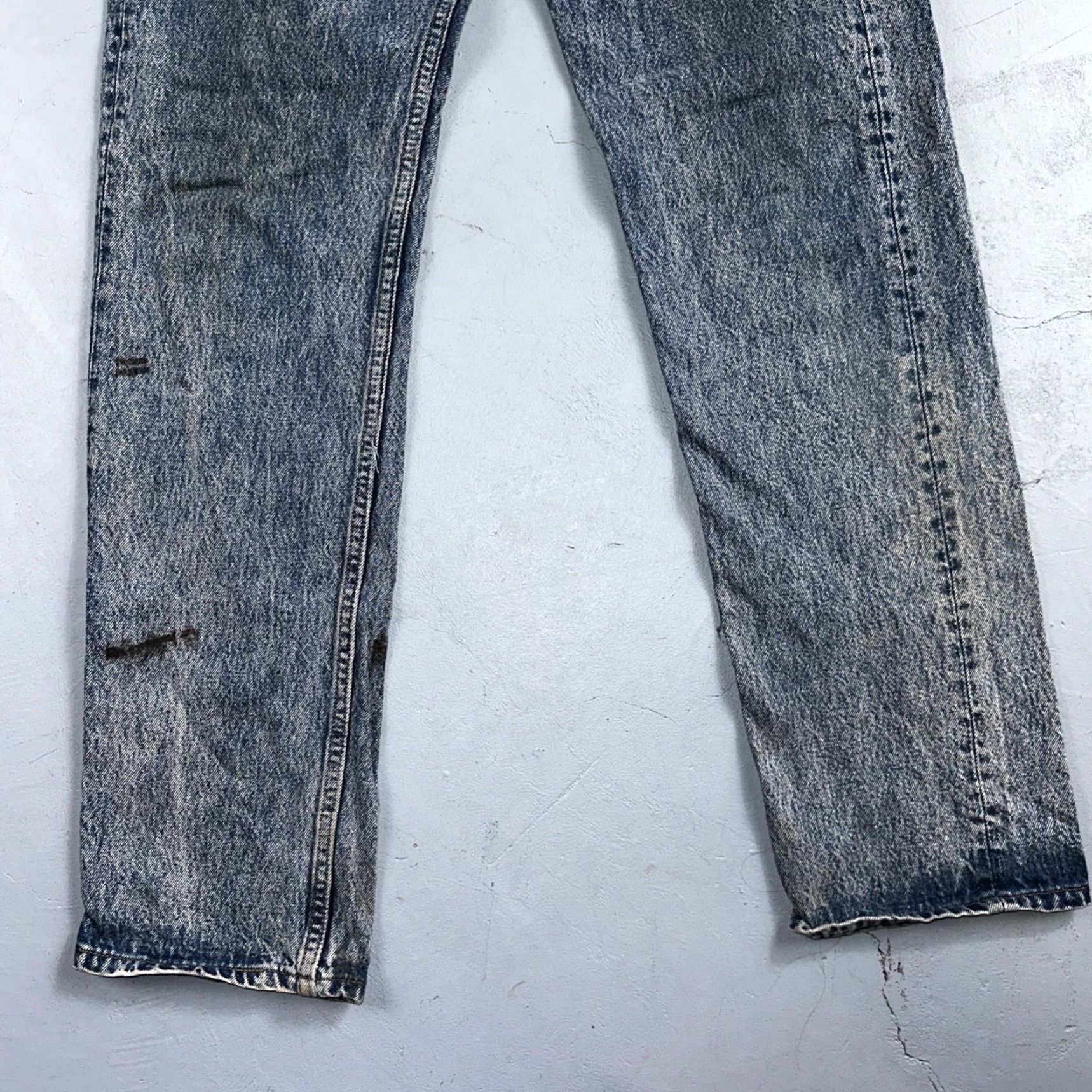 Levi's VINTAGE Levi's 501 90s USA Straight Leg Jeans Blue Med Wash 31x34 29x32 Men Jeans Size US 31 - 3 Thumbnail