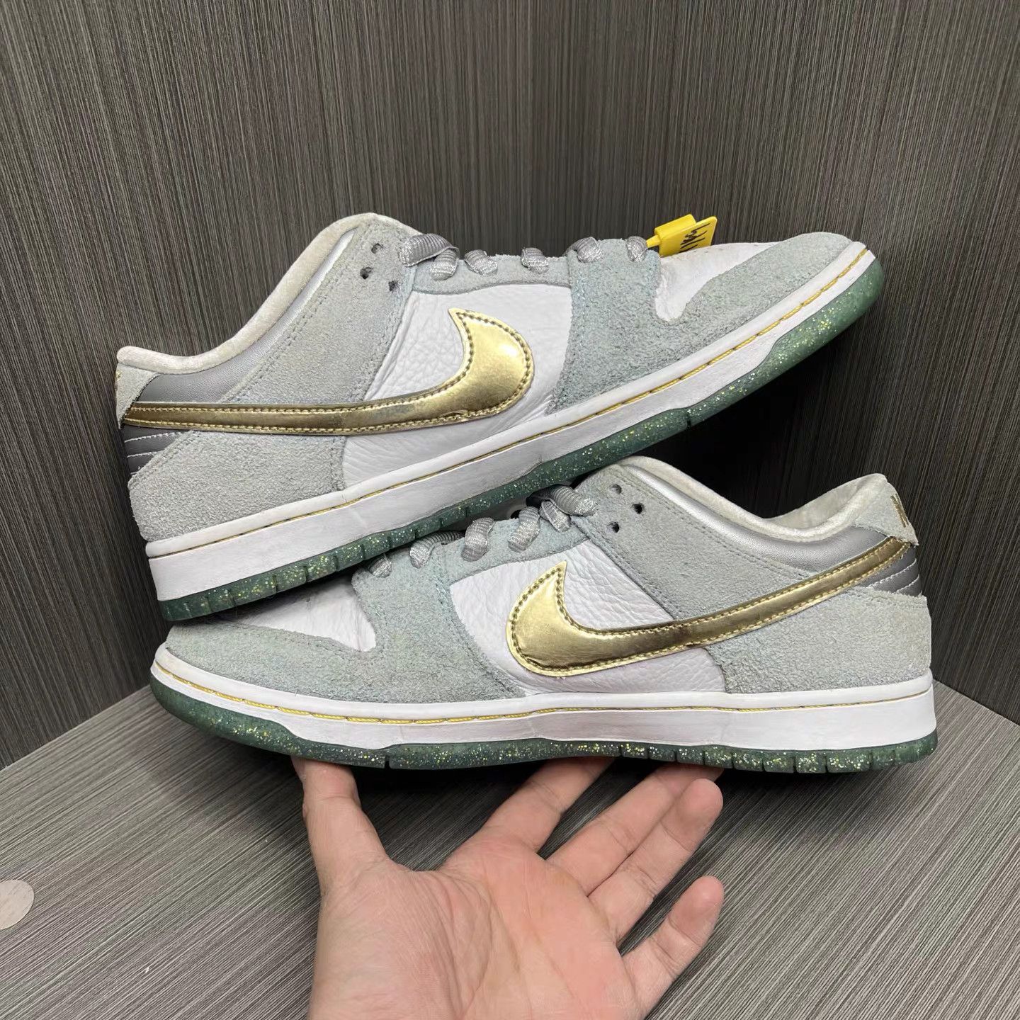 Nike Nike Dunk SB Pro "Holiday Special" (Frozen) Skate Shoes K15 Size US 11 / EU 44 - 4 Thumbnail