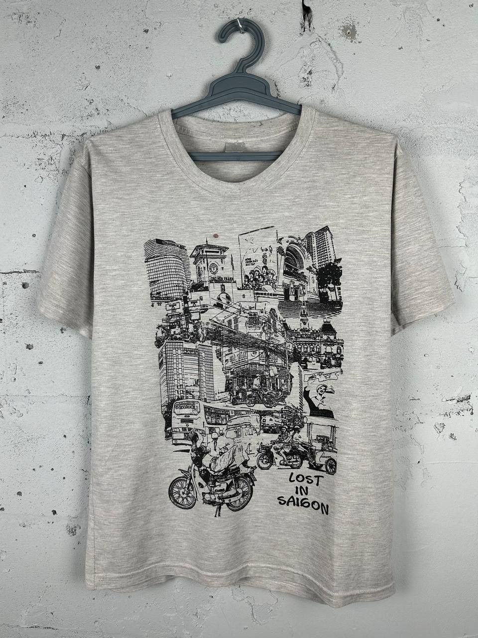 Vintage Vintage lost in Saigon Japanese Avantgarde graphic tee Size US XL / EU 56 / 4 - 1 Thumbnail