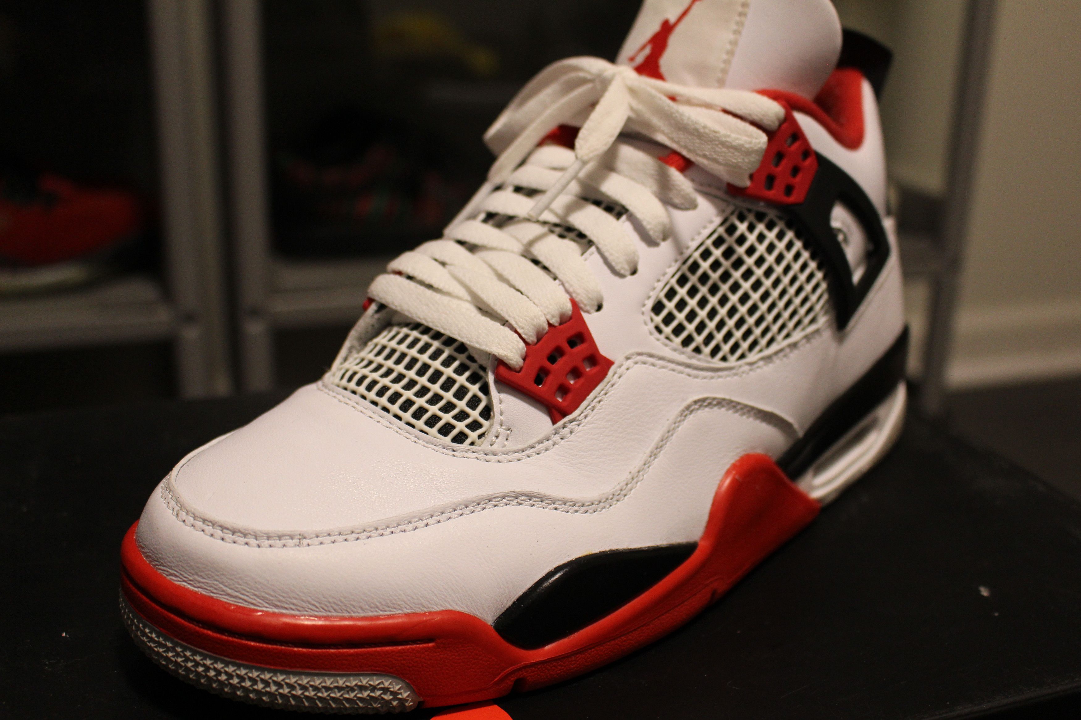 Jordan Brand Jordan 4 Retro OG "Fire Red" Size US 9 / EU 42 - 6 Thumbnail