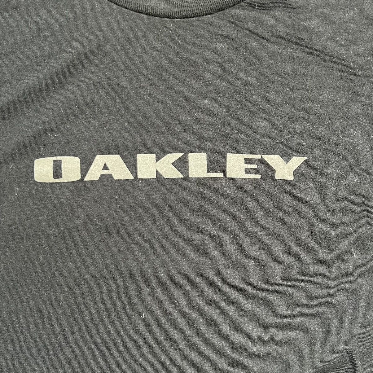 Oakley Y2k Oakley Center Spell out Logo Tshirt Size XL Size US XL / EU 56 / 4 - 2 Thumbnail