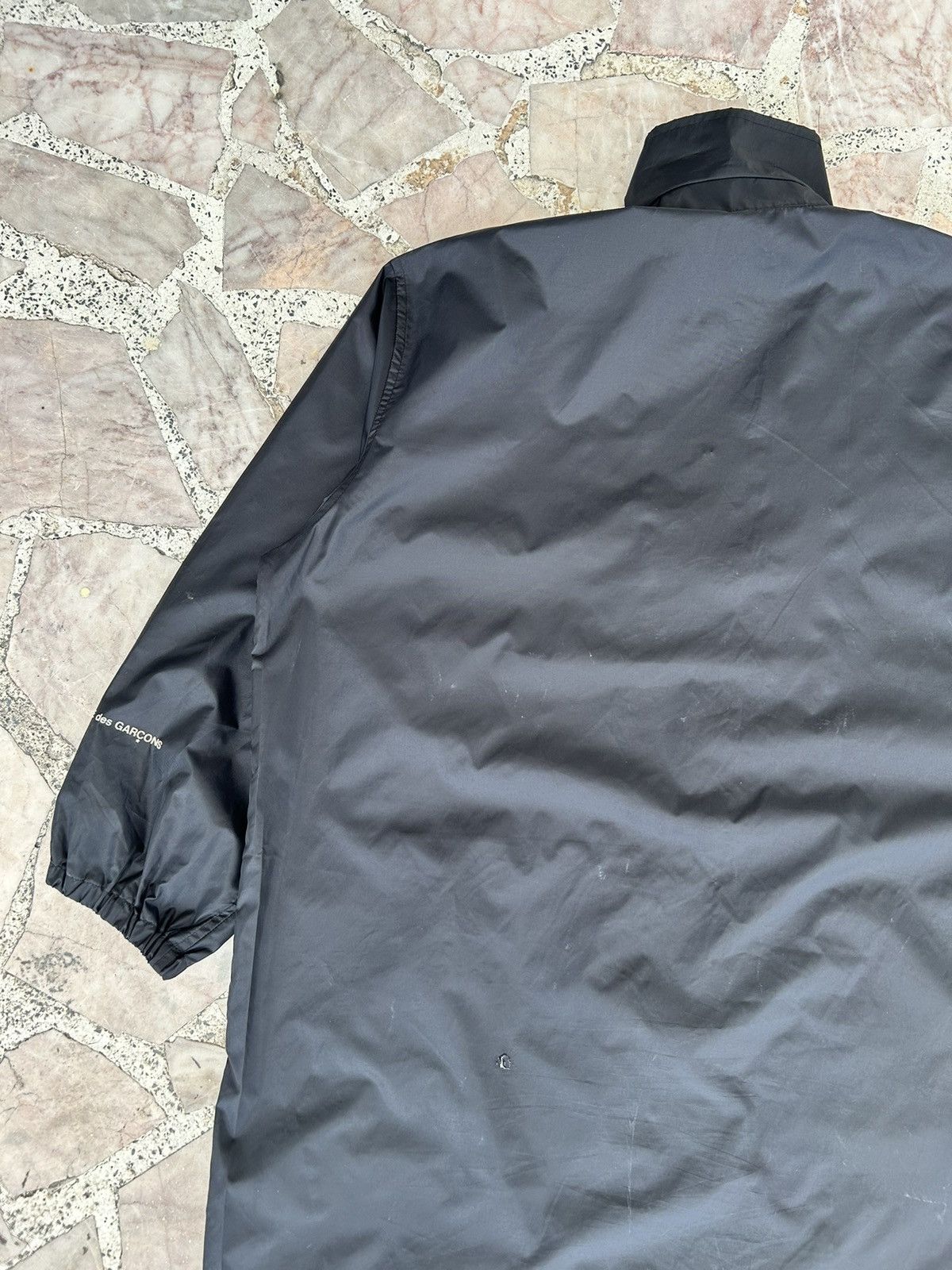 Comme des Garcons Cdg black raincoat spellout on wrist Size US L / EU 52-54 / 3 - 16 Thumbnail