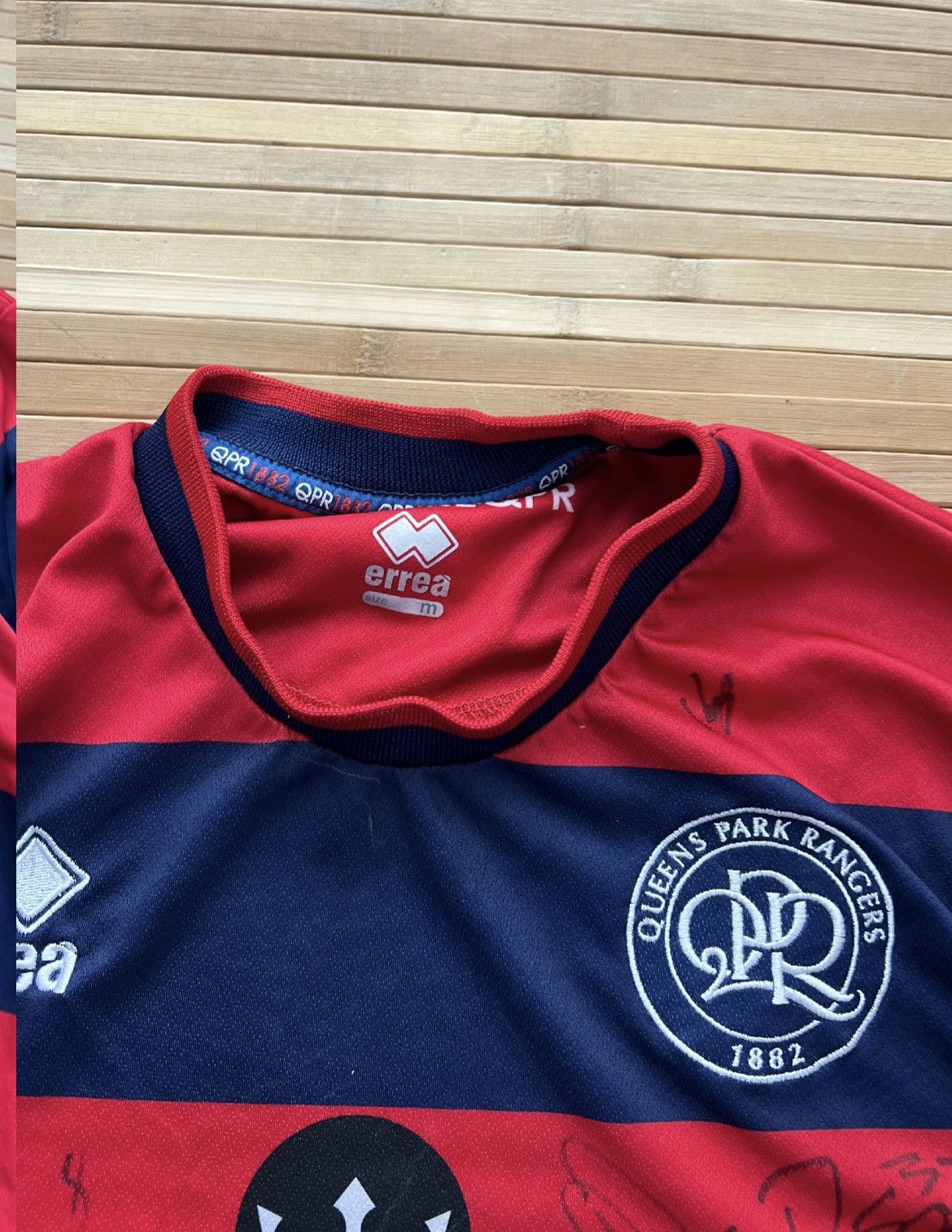 Errea Queens Park Rangers Signed 2017-2018 Jersey Size US S / EU 44-46 / 1 - 3 Thumbnail
