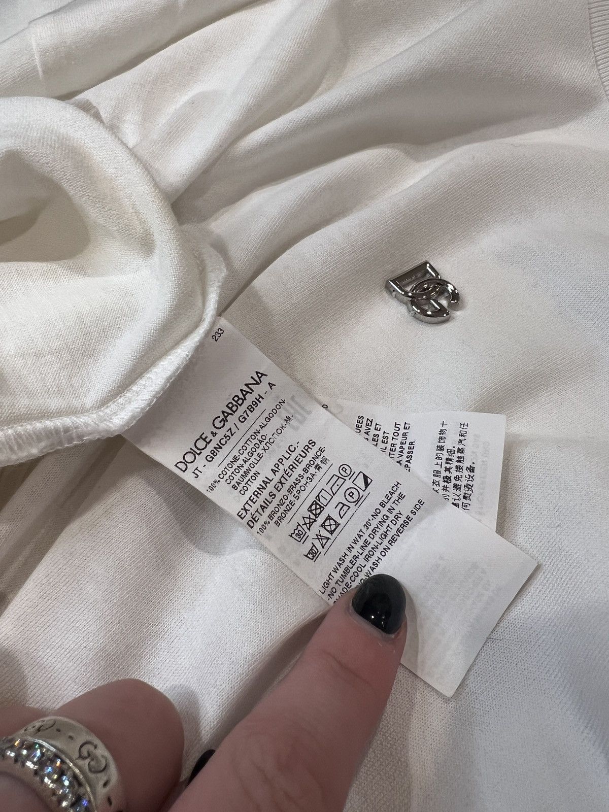 Dolce & Gabbana Dolce & Gabbana White DG Logo Metal-Badge Tee Made in Italy Size US L / EU 52-54 / 3 - 9 Thumbnail