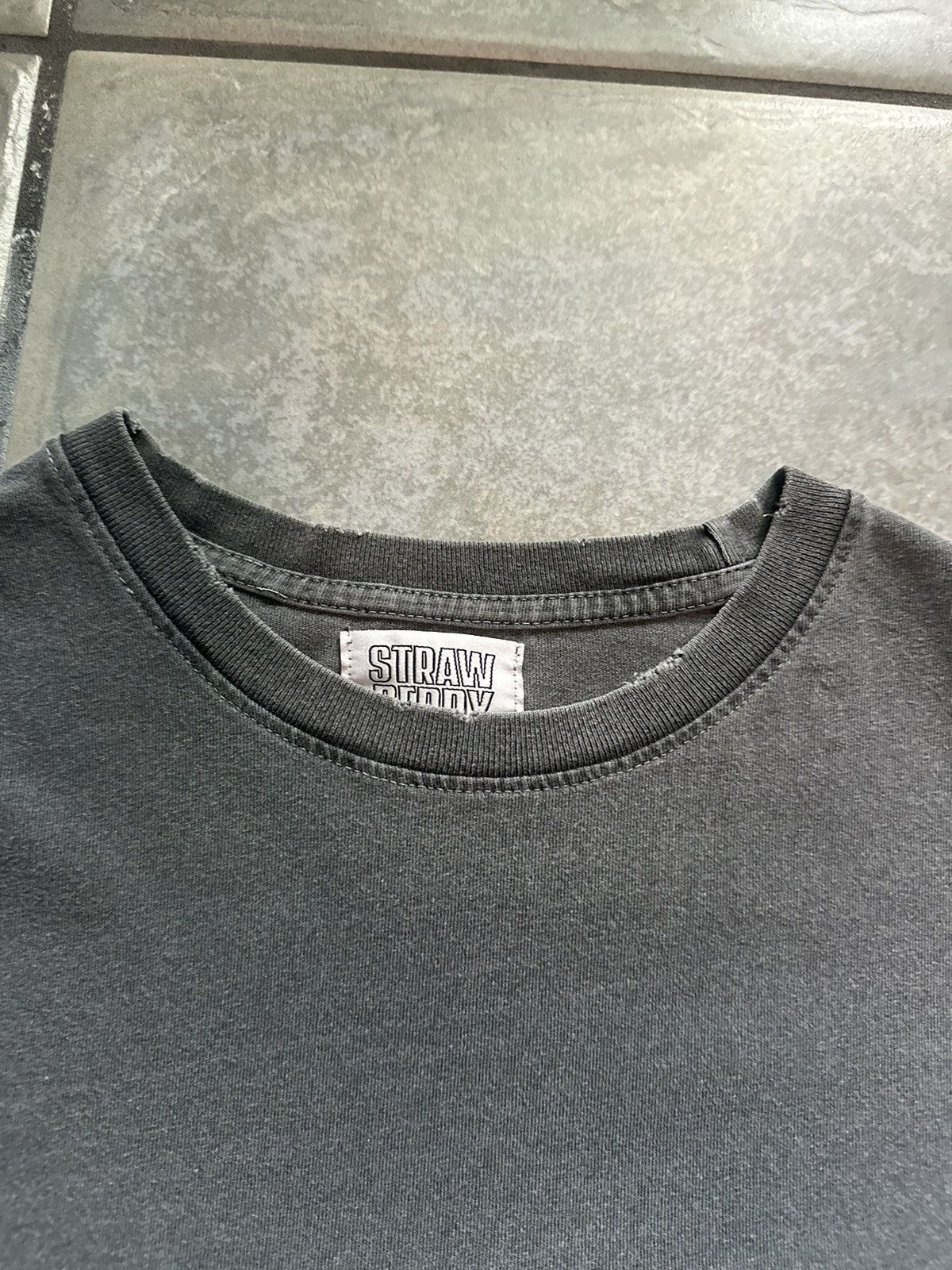Strawberry Strawberry Gray vintage Tee Size US L / EU 52-54 / 3 - 2 Thumbnail