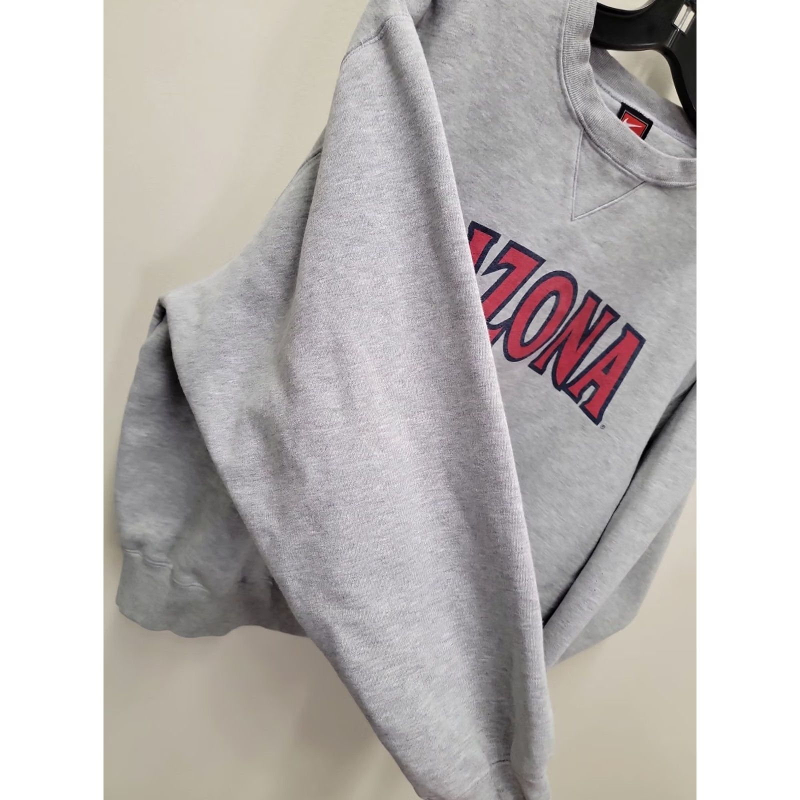 Nike VINTAGE Nike Arizona CENTER SWOOSH Sweatshirt Pullover Mens M Gray Crew Neck Long Sleeve Cotton Polyester Blend Logo Regular Size 25x25 Mw3/10 Size US M / EU 48-50 / 2 - 4 Thumbnail