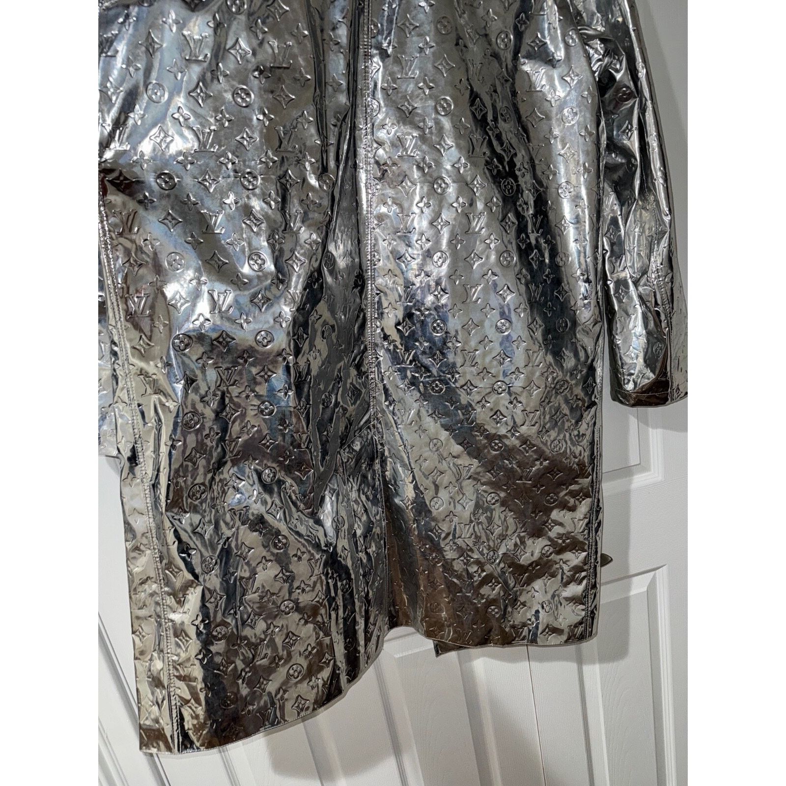 Louis Vuitton Louis Vuitton Virgil Mirror Raincoat Coat Logo Jacket 52 Size US L / EU 52-54 / 3 - 21 Thumbnail